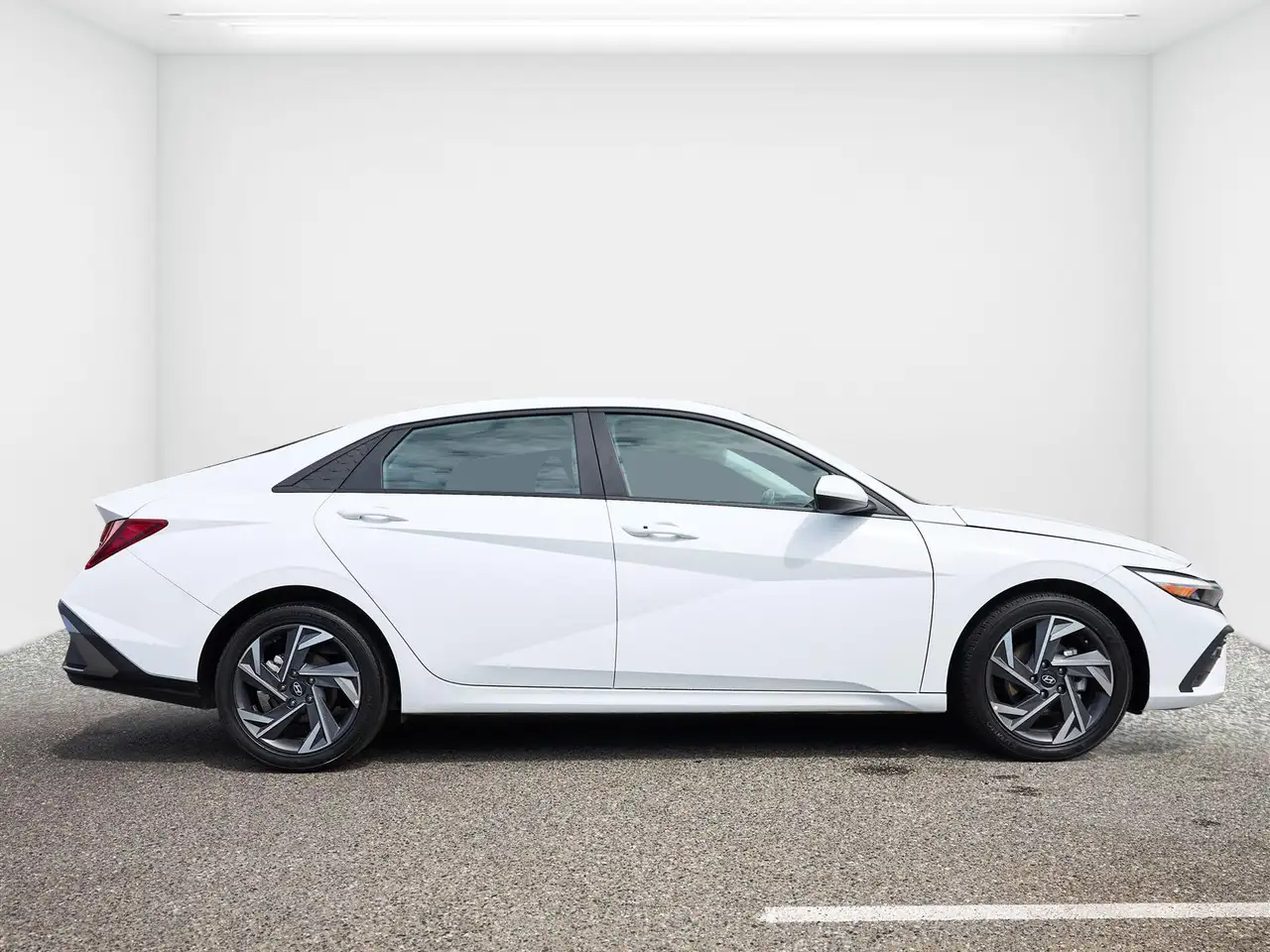 Hyundai ELANTRA снимка Hyundai ELANTRA