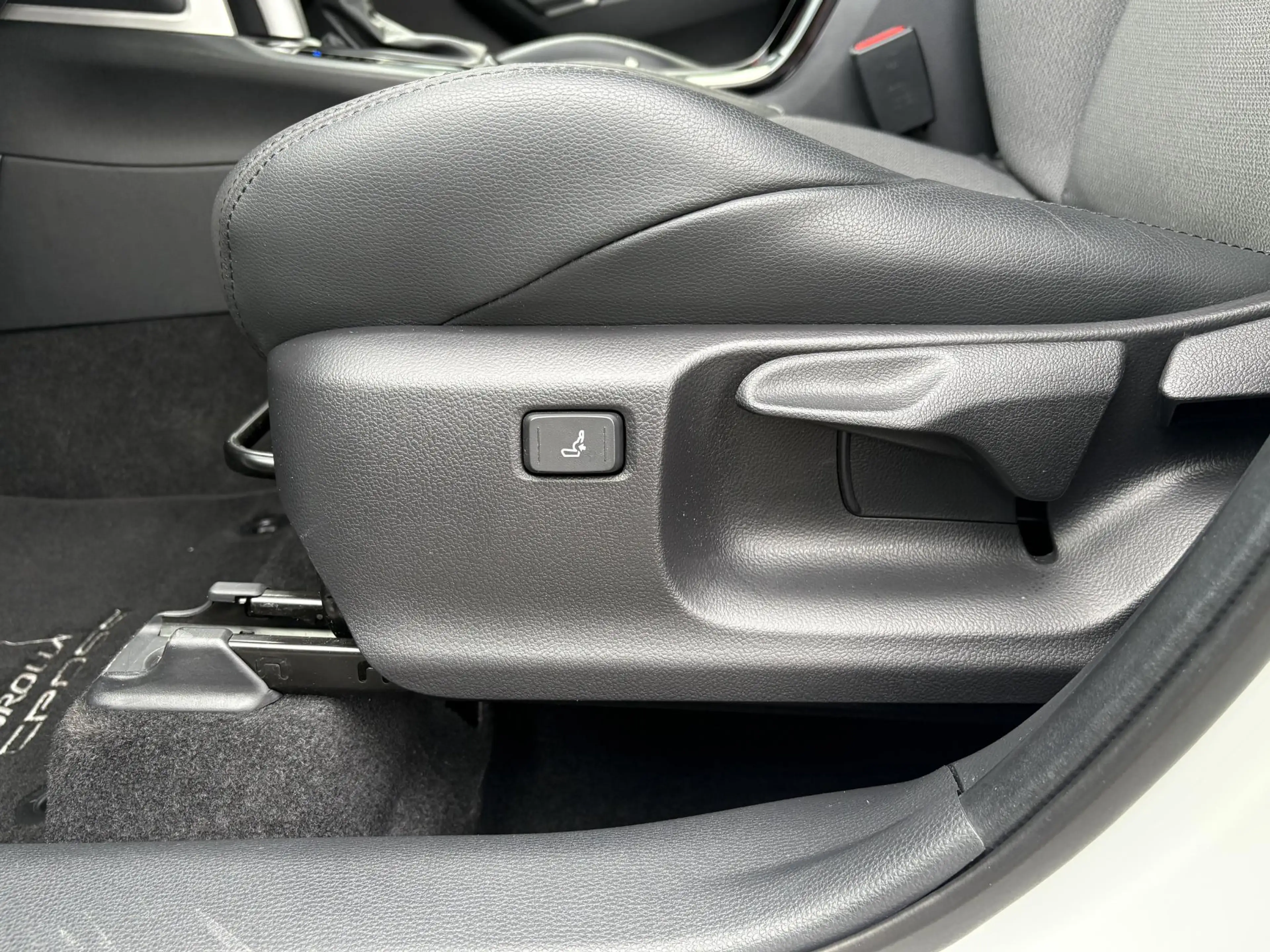 Toyota Corolla Cross 2.0 High Power Hybrid First Edition 1e EIGENAAR NL — photo 25