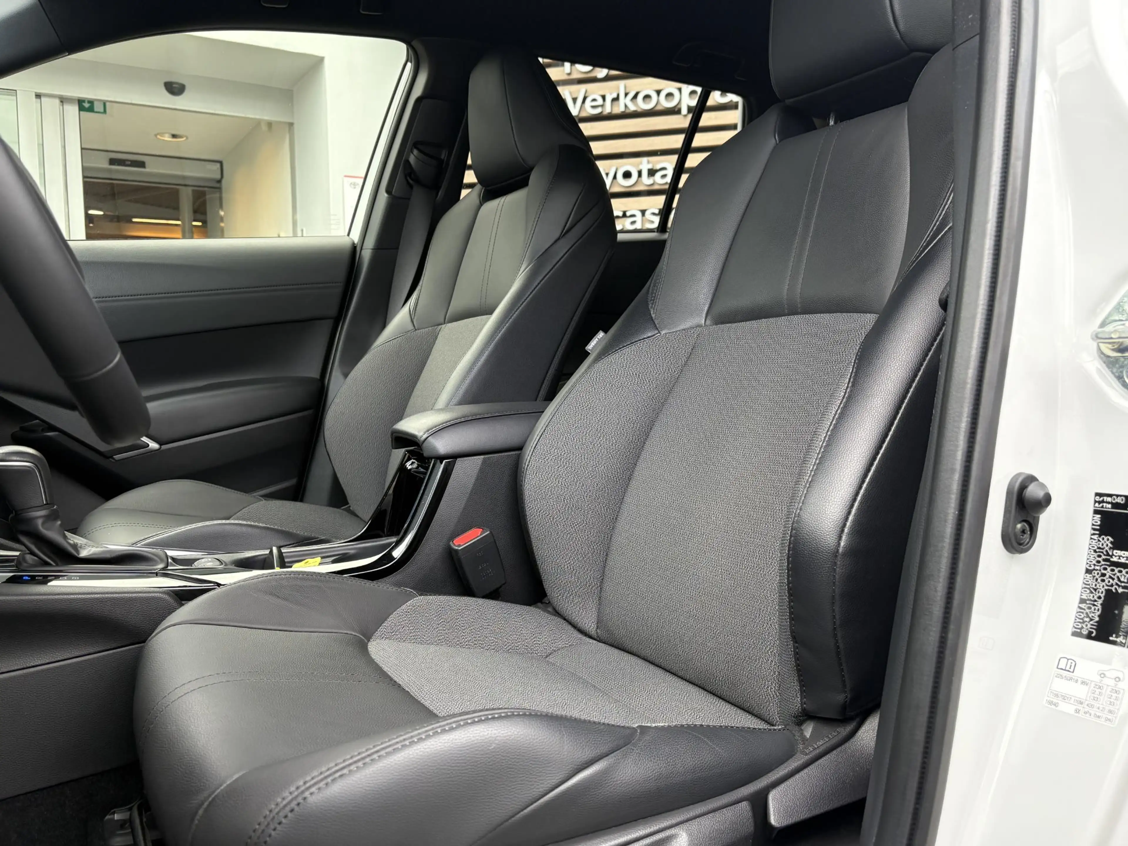 Toyota Corolla Cross 2.0 High Power Hybrid First Edition 1e EIGENAAR NL — photo 26