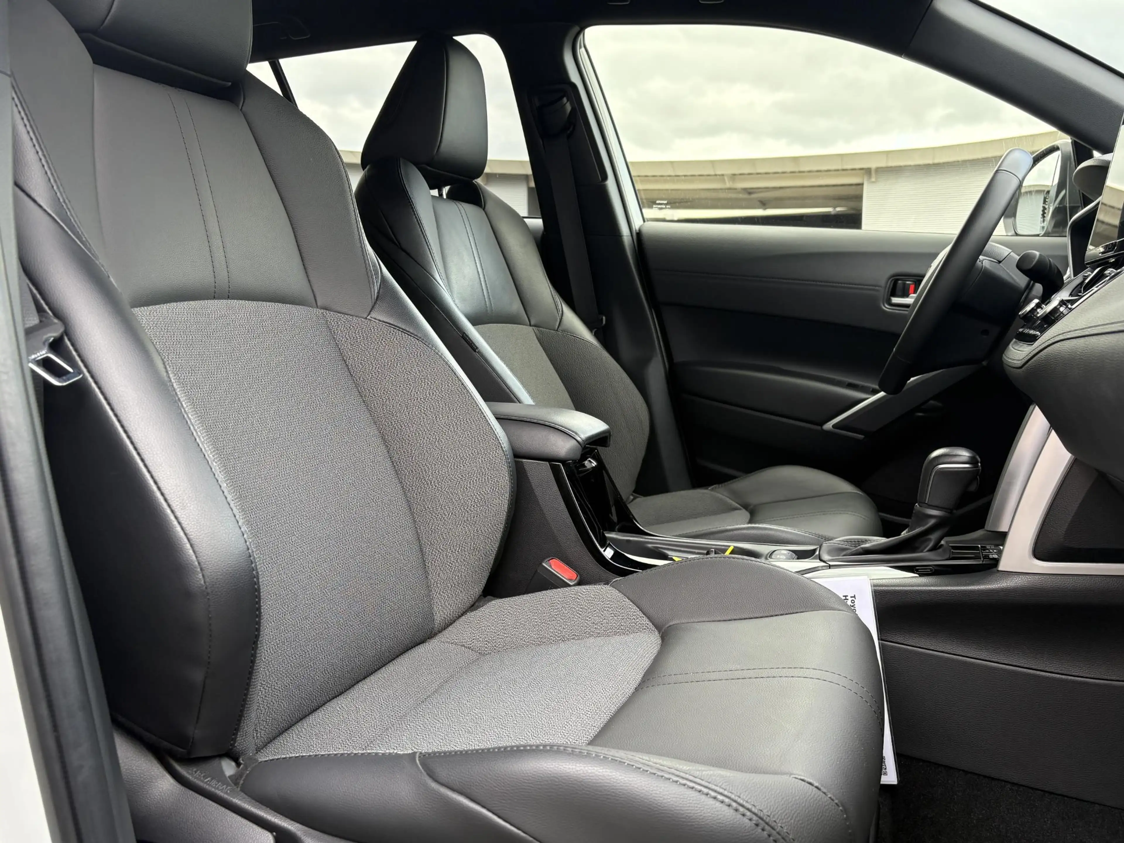 Toyota Corolla Cross 2.0 High Power Hybrid First Edition 1e EIGENAAR NL — photo 28