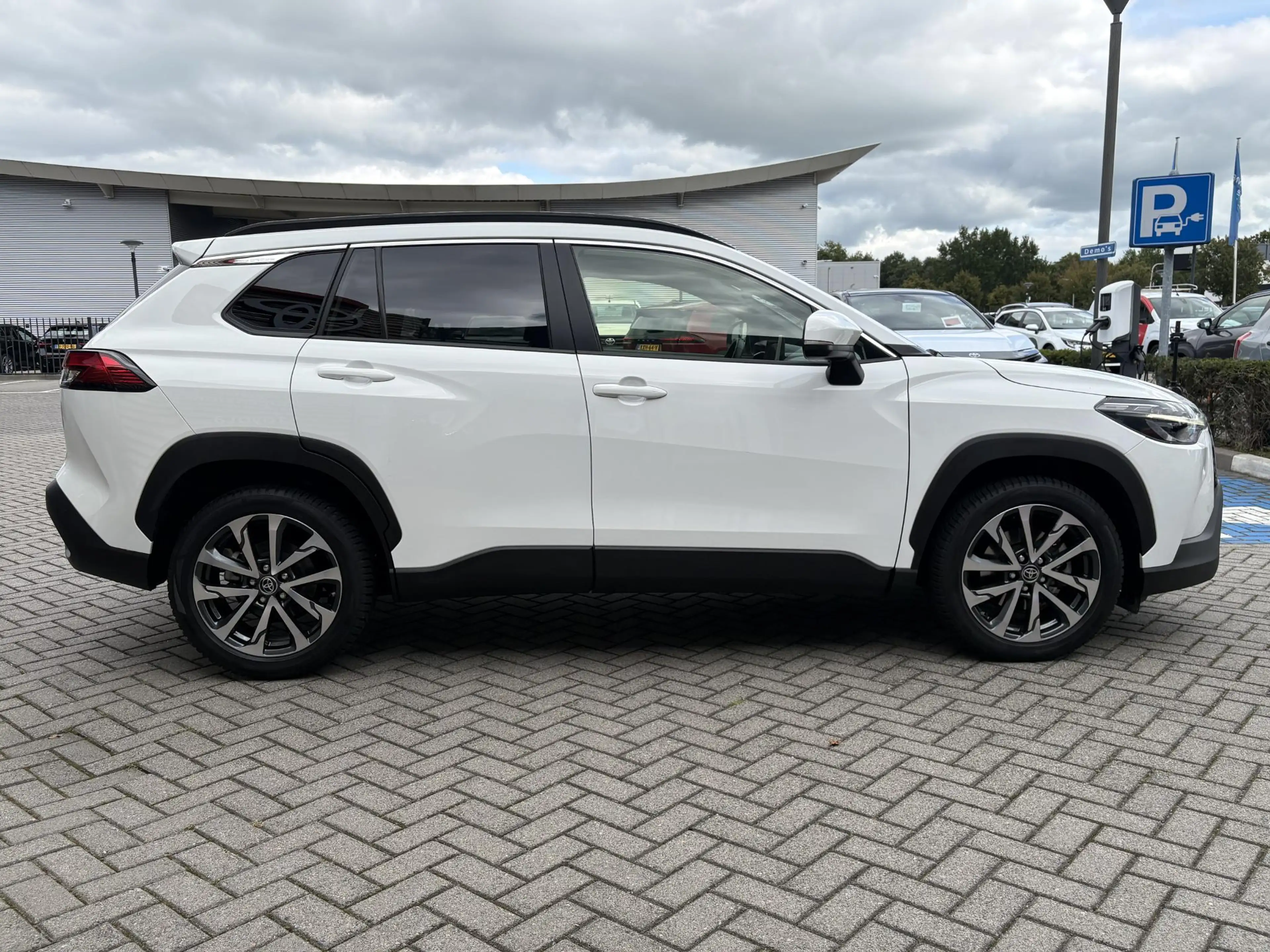 Toyota Corolla Cross 2.0 High Power Hybrid First Edition 1e EIGENAAR NL — photo 13