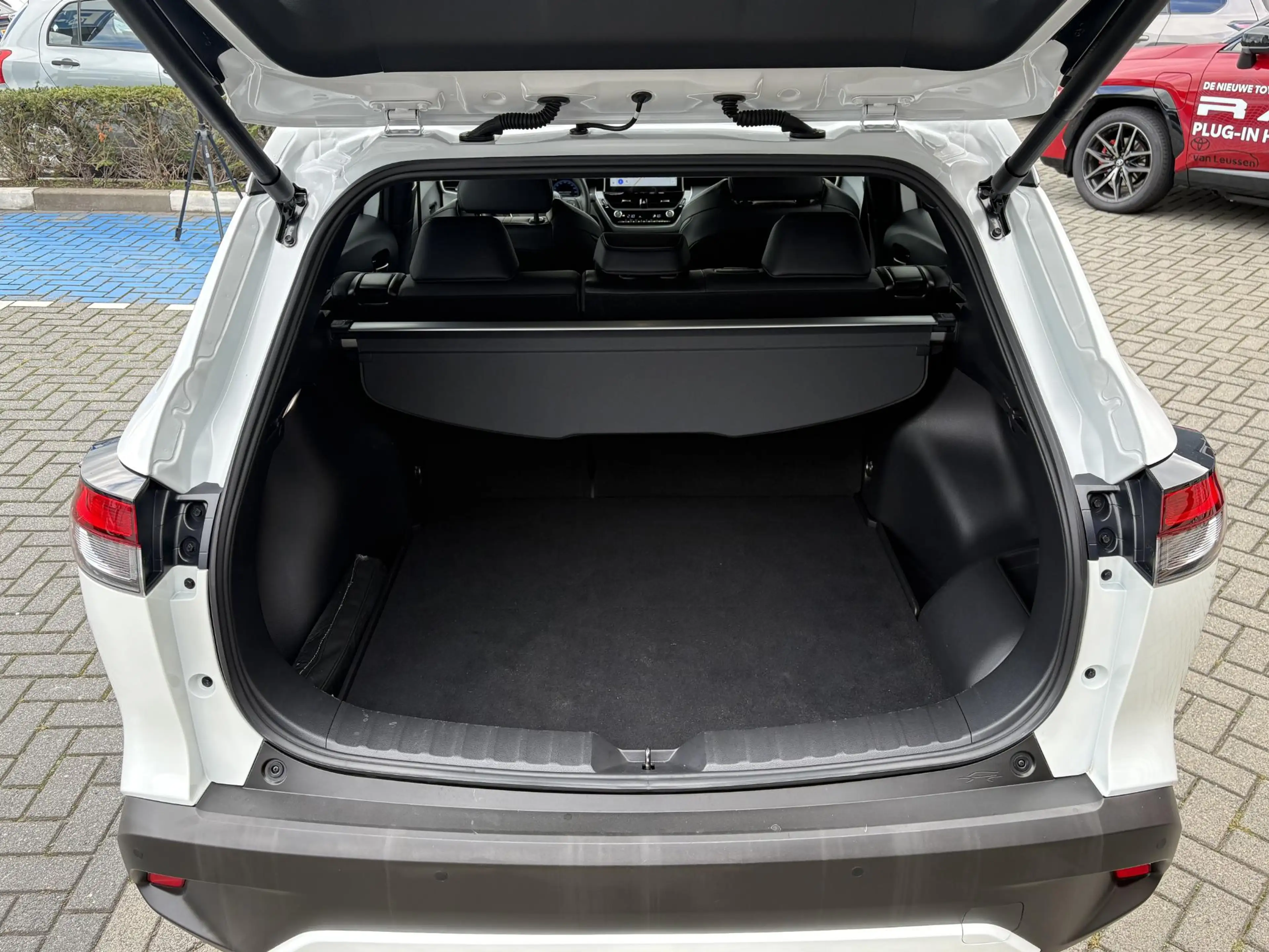 Toyota Corolla Cross 2.0 High Power Hybrid First Edition 1e EIGENAAR NL — photo 18