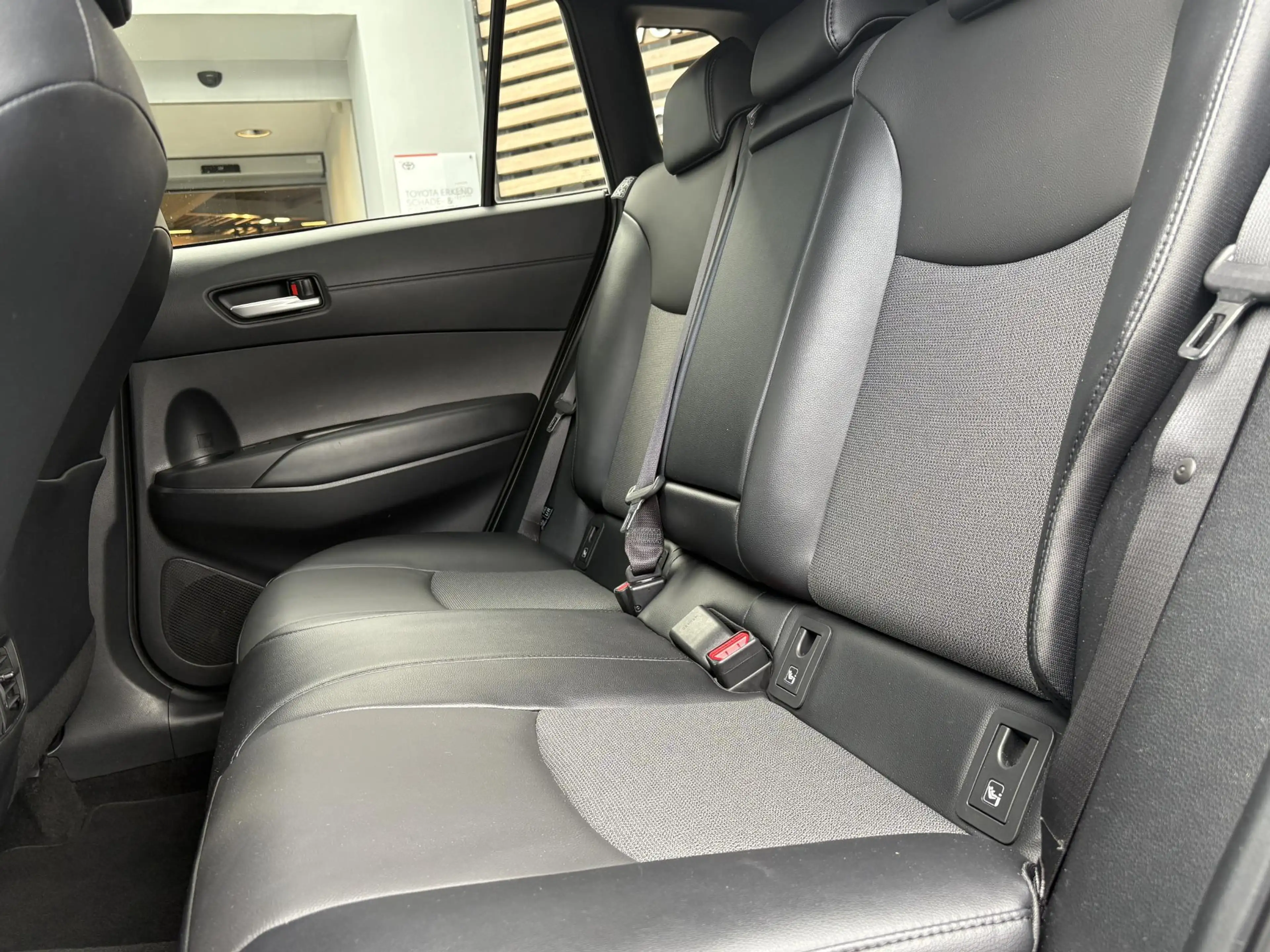 Toyota Corolla Cross 2.0 High Power Hybrid First Edition 1e EIGENAAR NL — photo 27