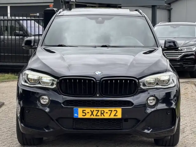 BMW X5 view 2