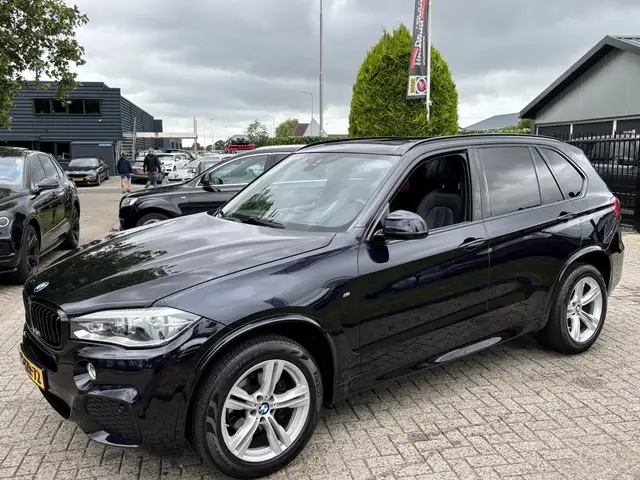 BMW X5 view 8