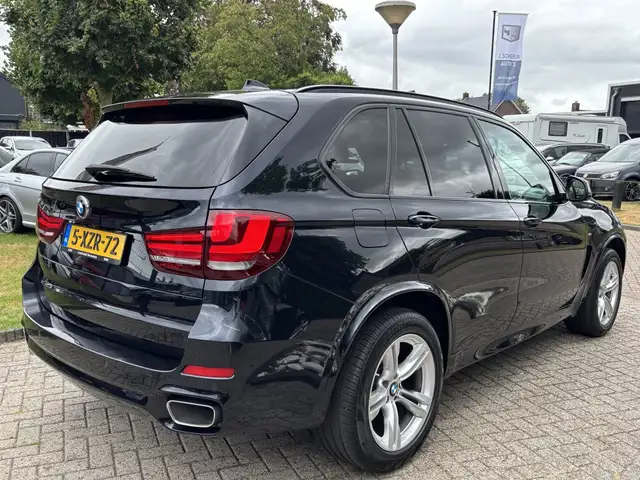 BMW X5 view 5