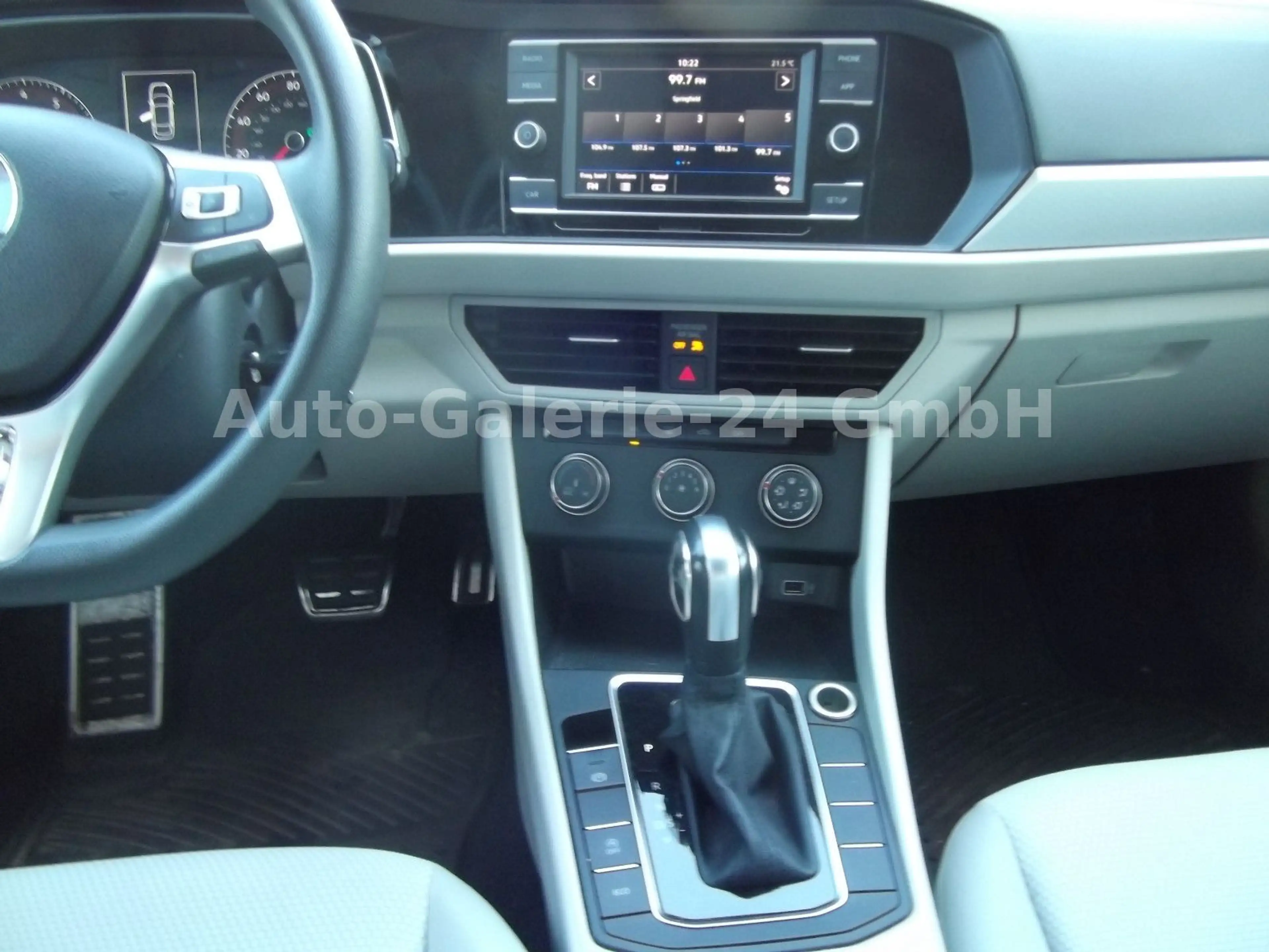Volkswagen Jetta 1,4i R- Line Automatik wenig Km — photo 8