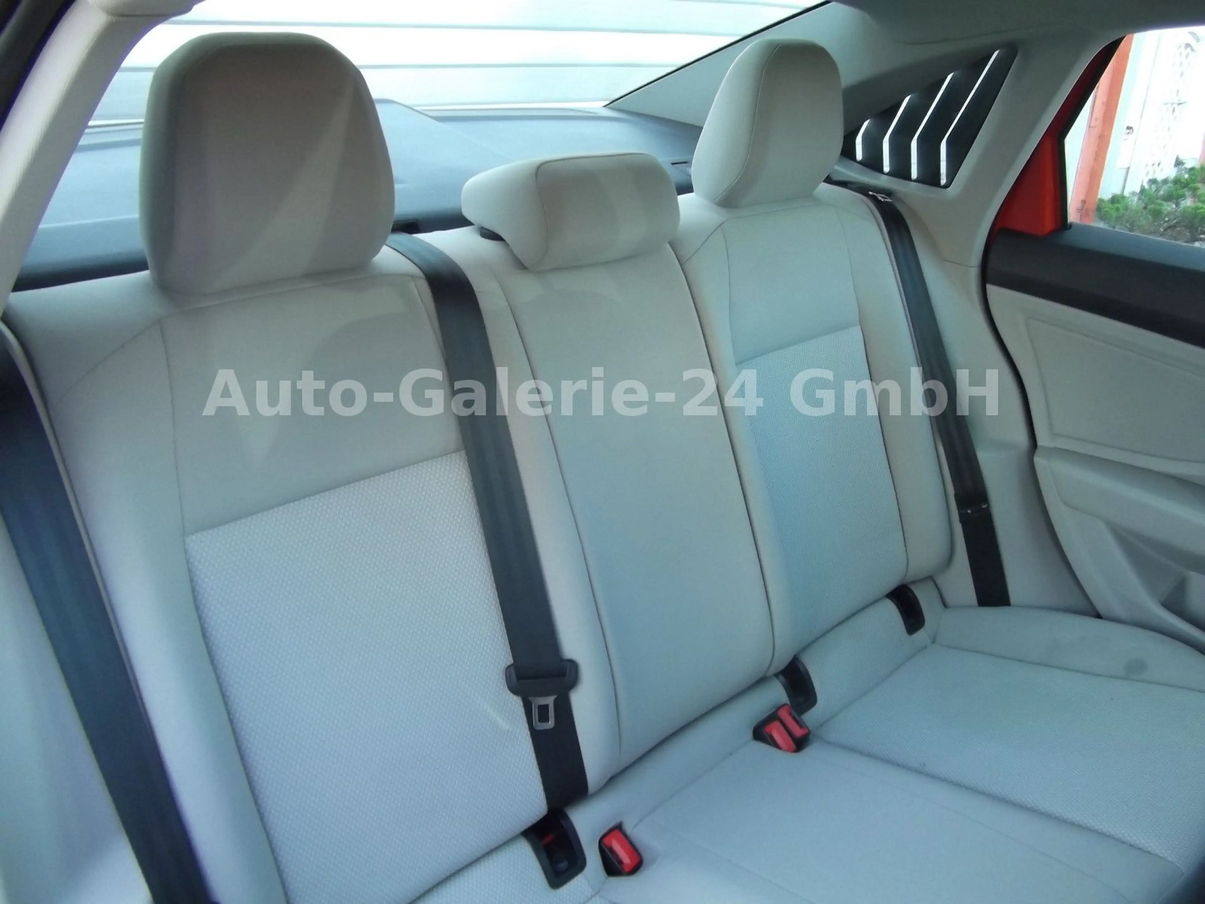 Volkswagen Jetta 1,4i R- Line Automatik wenig Km — photo 14