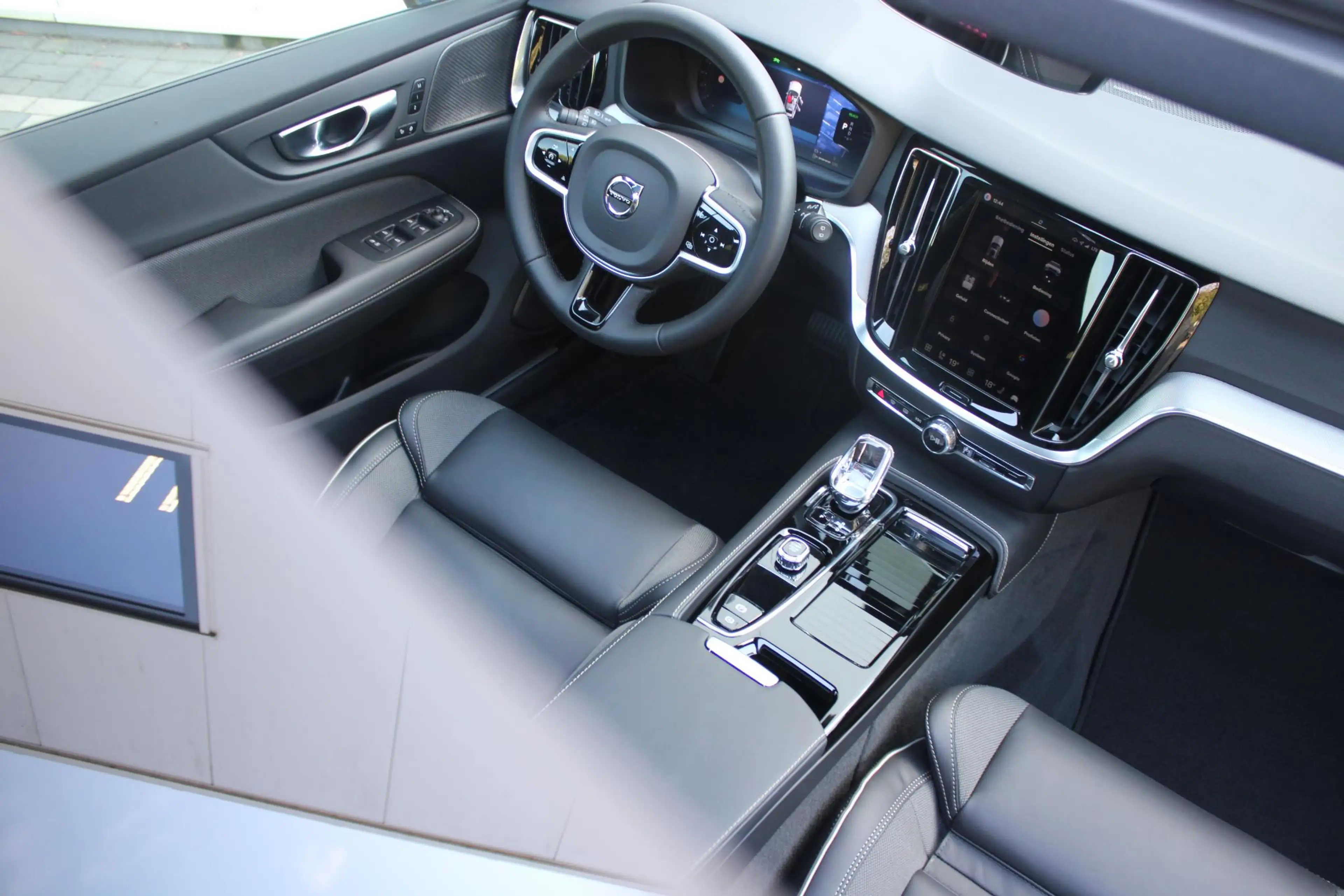 Volvo V60 T8 Plug-in hybrid AWD Ultra Dark | Panoramadak | T — photo 4