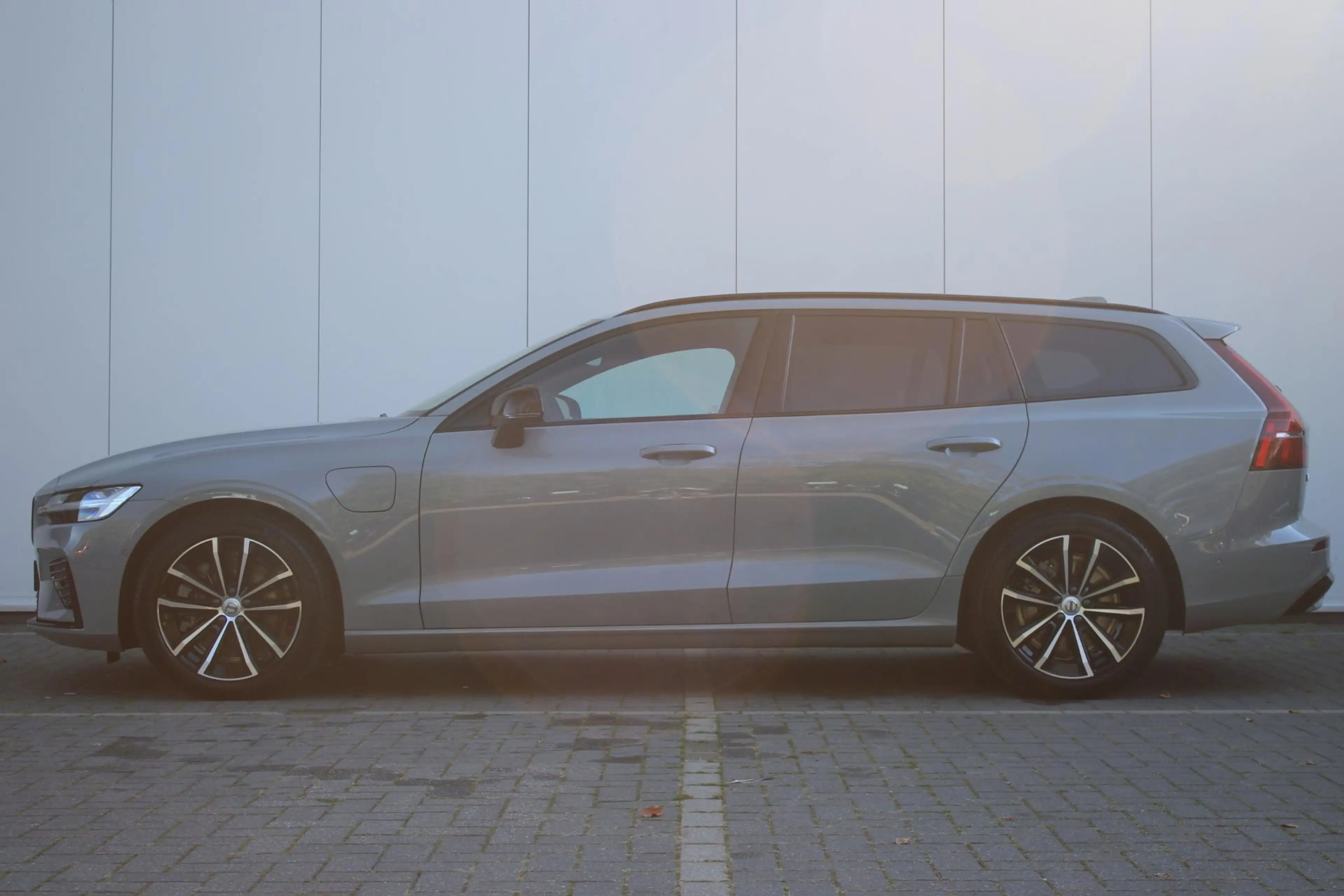 Volvo V60 T8 Plug-in hybrid AWD Ultra Dark | Panoramadak | T — photo 6