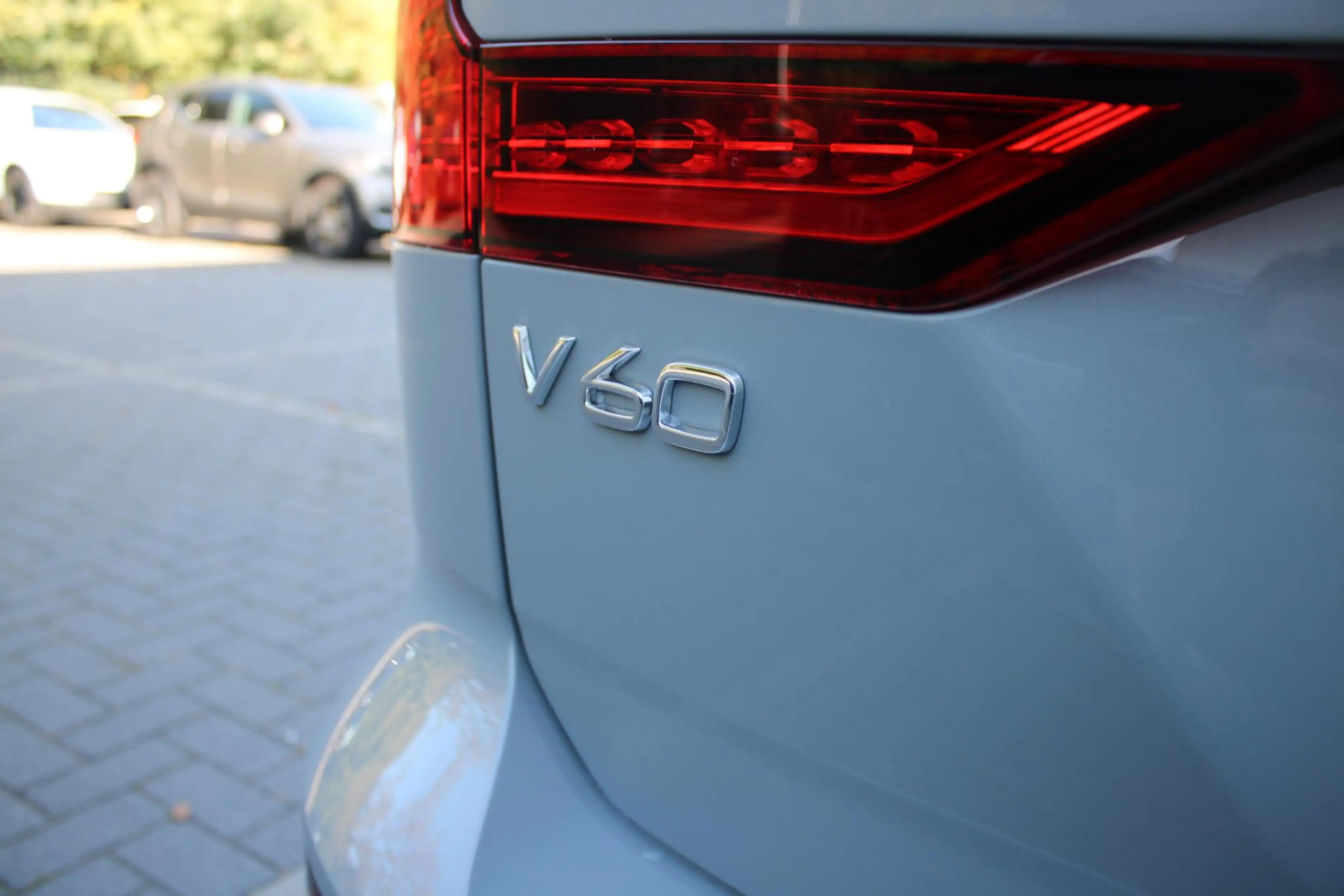 Volvo V60 T8 Plug-in hybrid AWD Ultra Dark | Panoramadak | T — photo 7