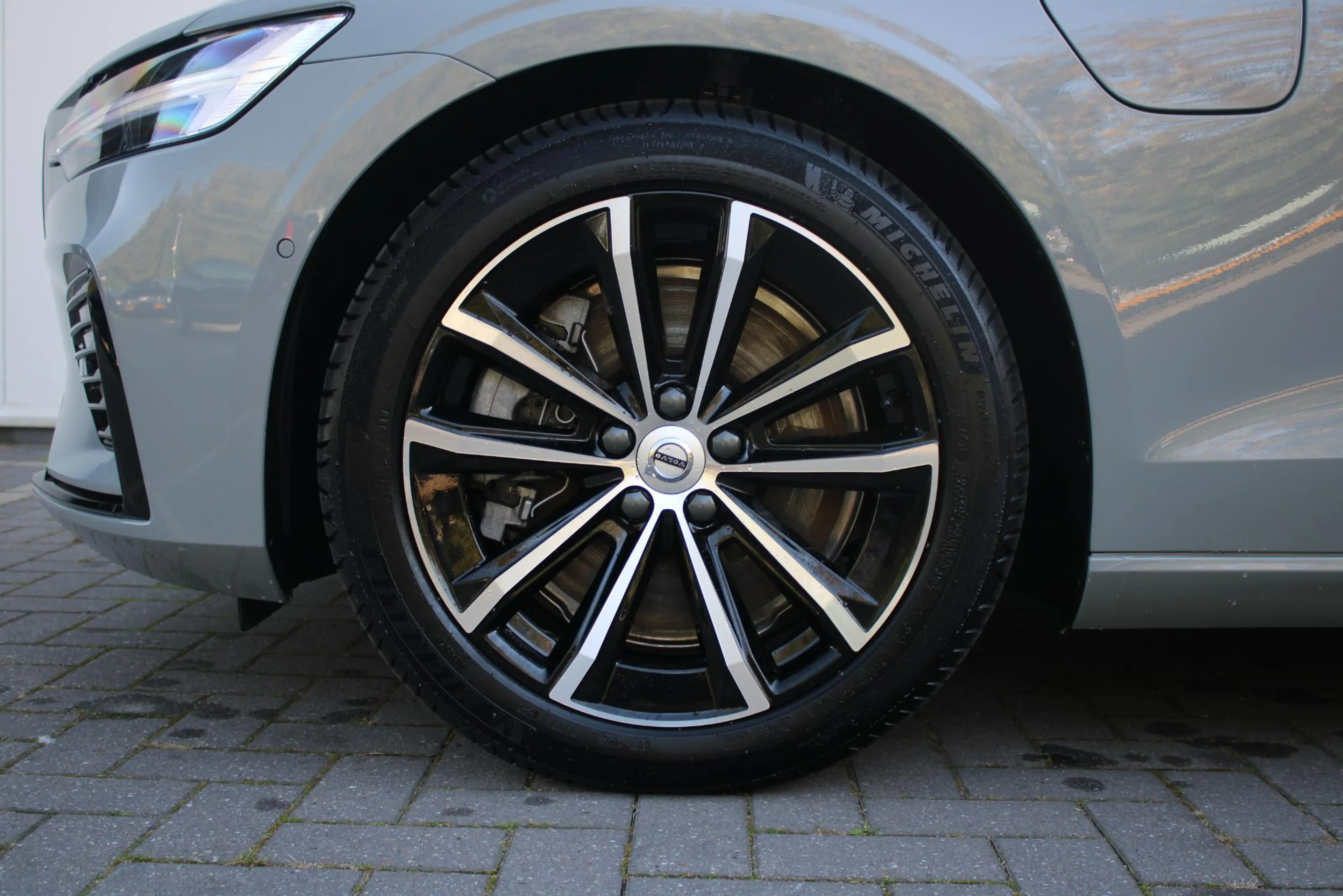 Volvo V60 T8 Plug-in hybrid AWD Ultra Dark | Panoramadak | T — photo 5
