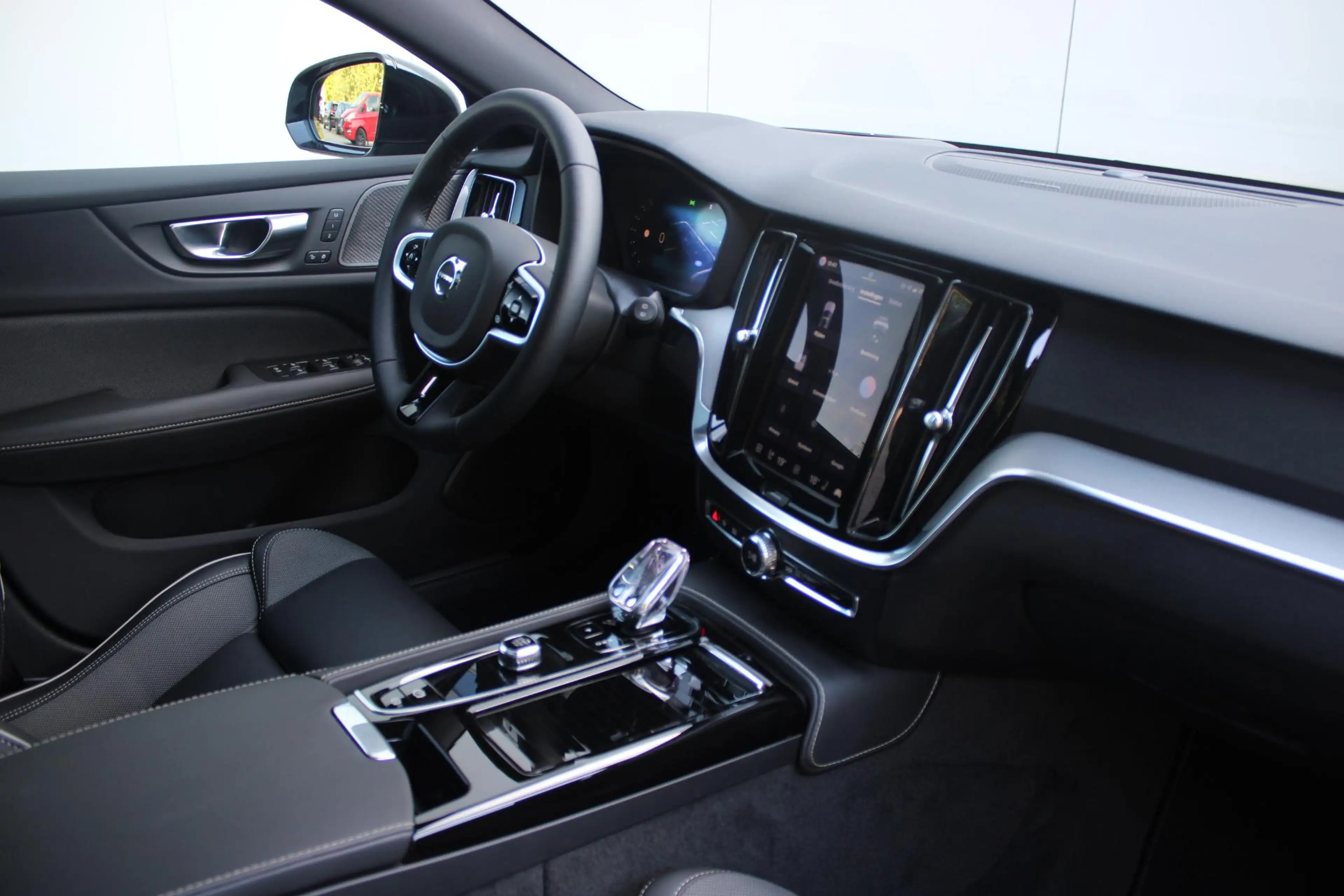 Volvo V60 T8 Plug-in hybrid AWD Ultra Dark | Panoramadak | T — photo 3
