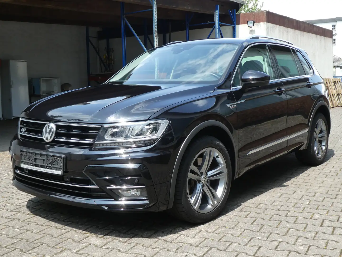 Volkswagen Tiguan R-Line 2.0 TSI DSG 4Motion LED ACC KAM Schwarz - 1