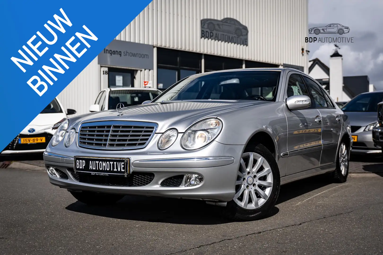 Mercedes-Benz E 240 Avantgarde Blijvend Youngtimer | Automaat | Leer | Gris - 1