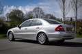 Mercedes-Benz E 240 Avantgarde Blijvend Youngtimer | Automaat | Leer | Gris - thumbnail 4