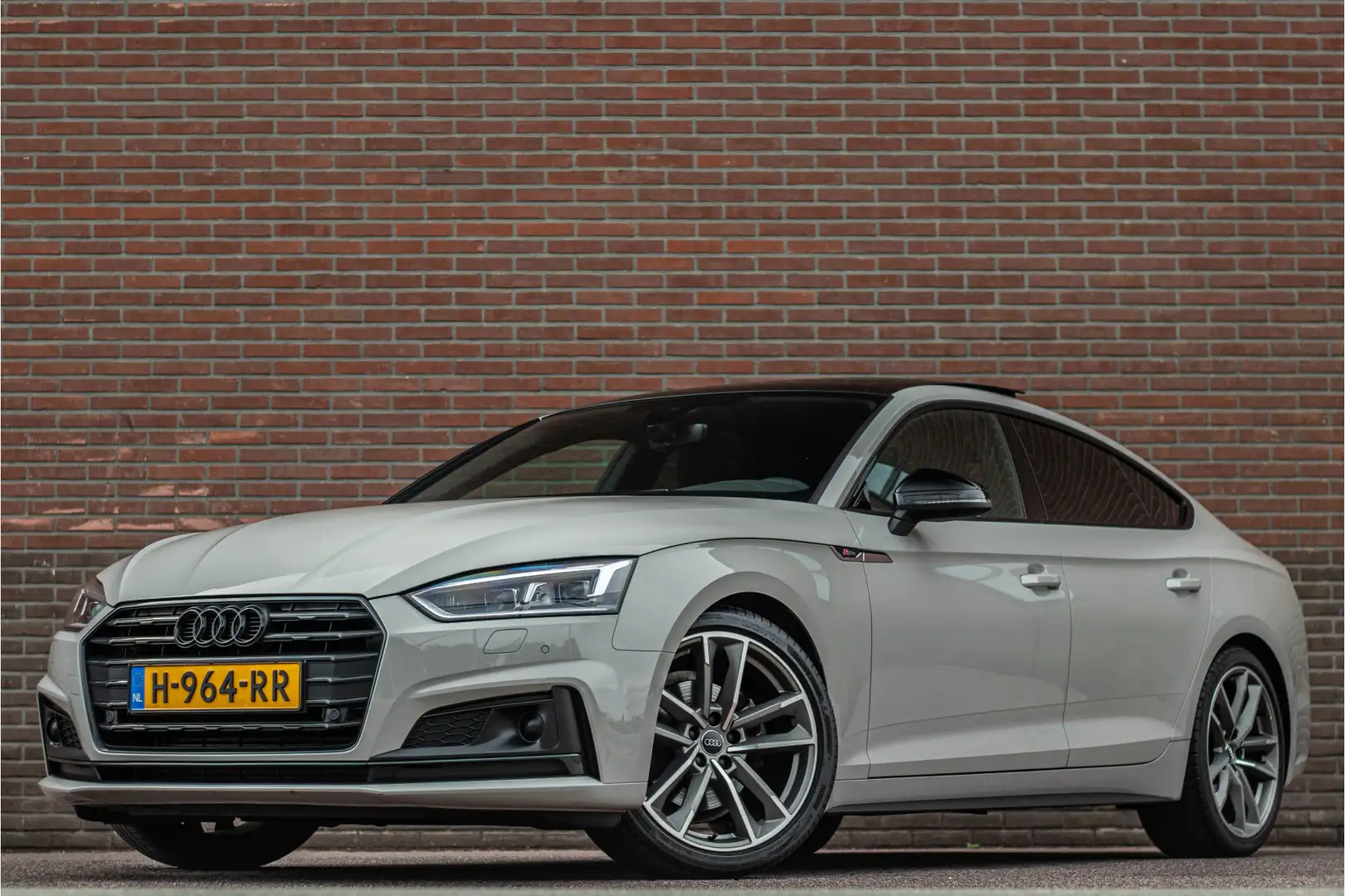 Audi A5 40 TFSI Sport, 1e eigenaar, S-Line, Exclusive Krei Grijs - 1