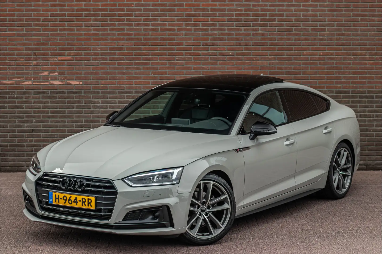 Audi A5 40 TFSI Sport, 1e eigenaar, S-Line, Exclusive Krei Grijs - 2