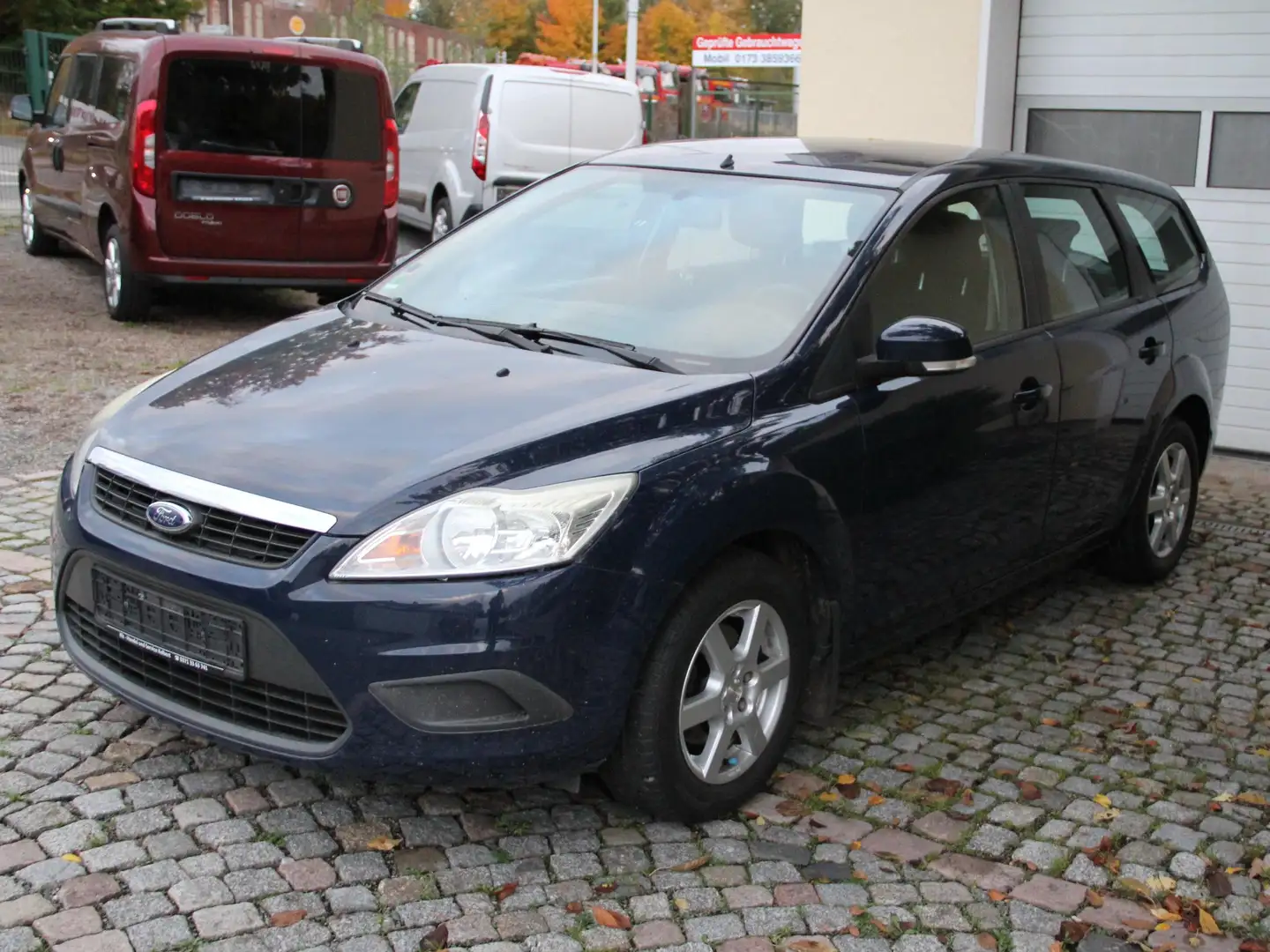 Ford Focus Ambiente 1,4L Blau - 1