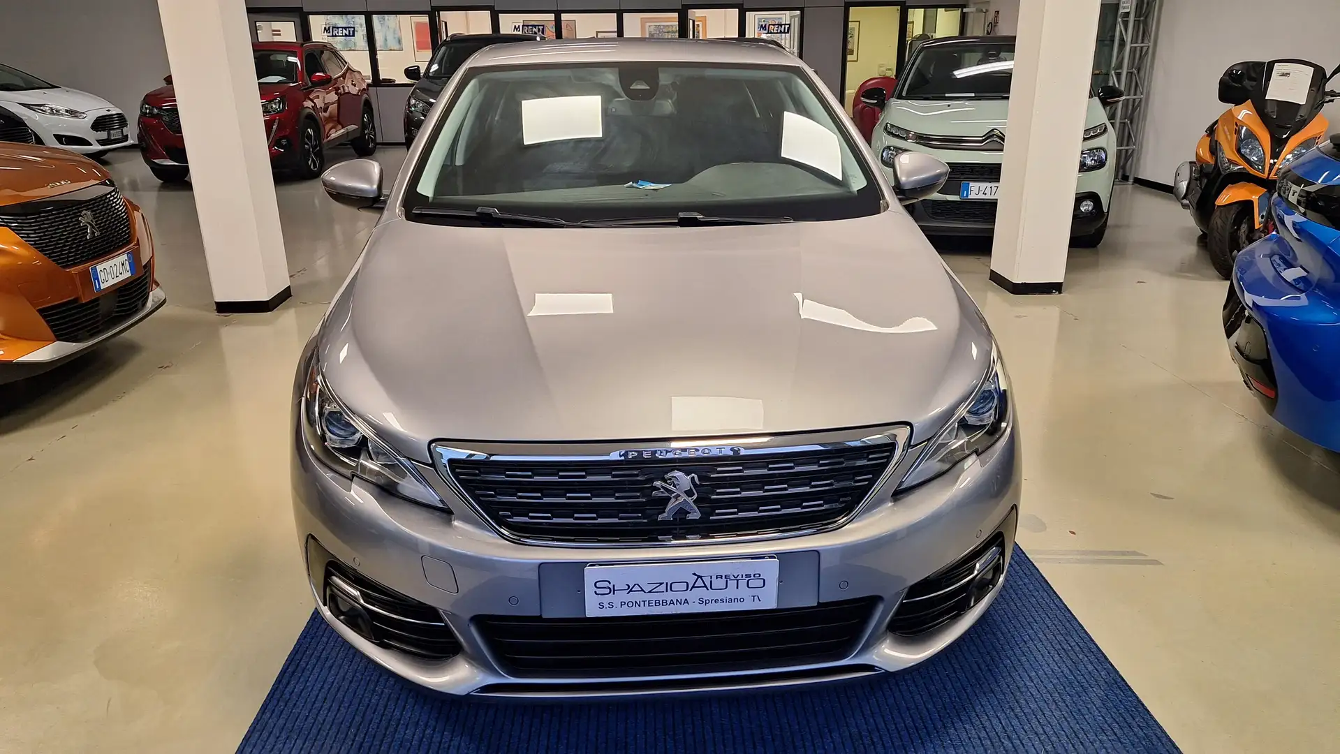 Peugeot 308 308 5p 1.2 puretech Allure Pack // MOLTO BELLA // Gris - 2