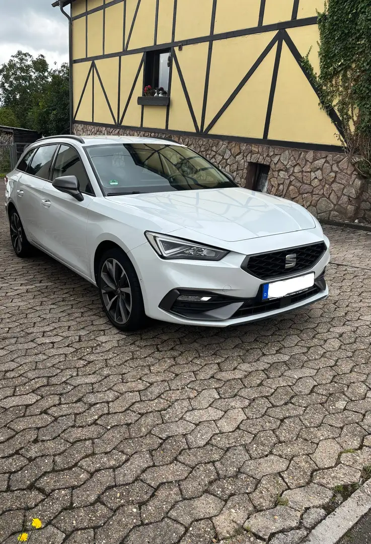 SEAT Leon e-Hybrid FR Sportstourer White - 2