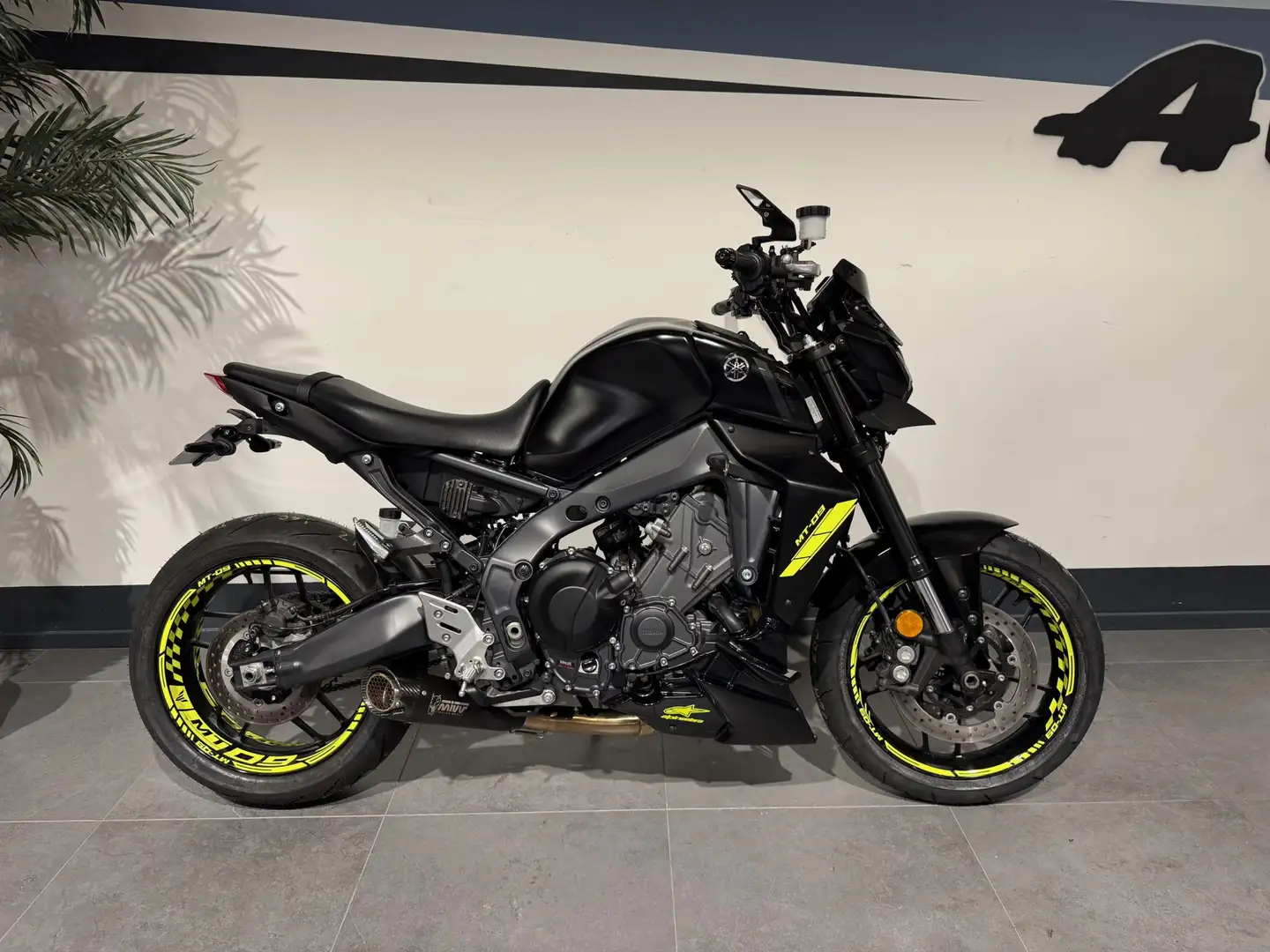 Yamaha MT-09 - 1
