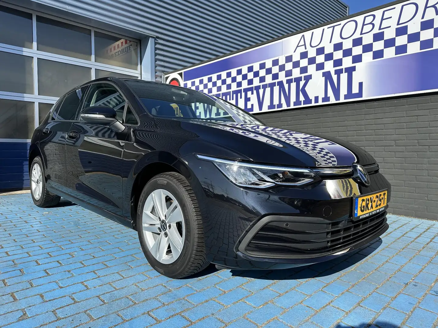 Volkswagen Golf 1.0 eTSI ADAP STOELVERW. CRUISE P-CAM Zwart - 1