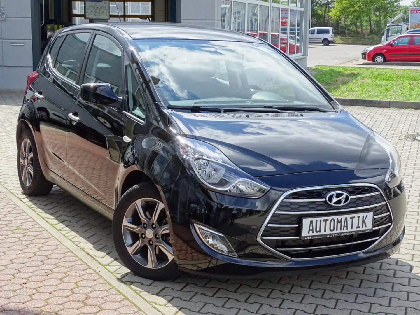 Hyundai iX20 wenig km-1.Hand-Autom-Navi-Klima-SZG-Kamera crna - 2
