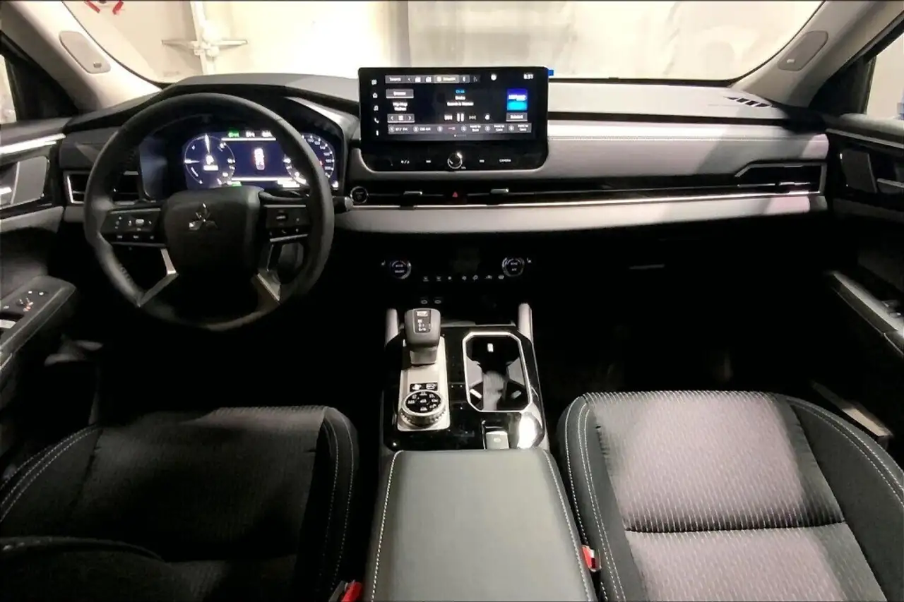 Mitsubishi Outlander снимка Mitsubishi Outlander