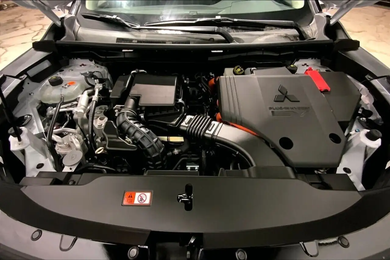 Mitsubishi Outlander снимка Mitsubishi Outlander