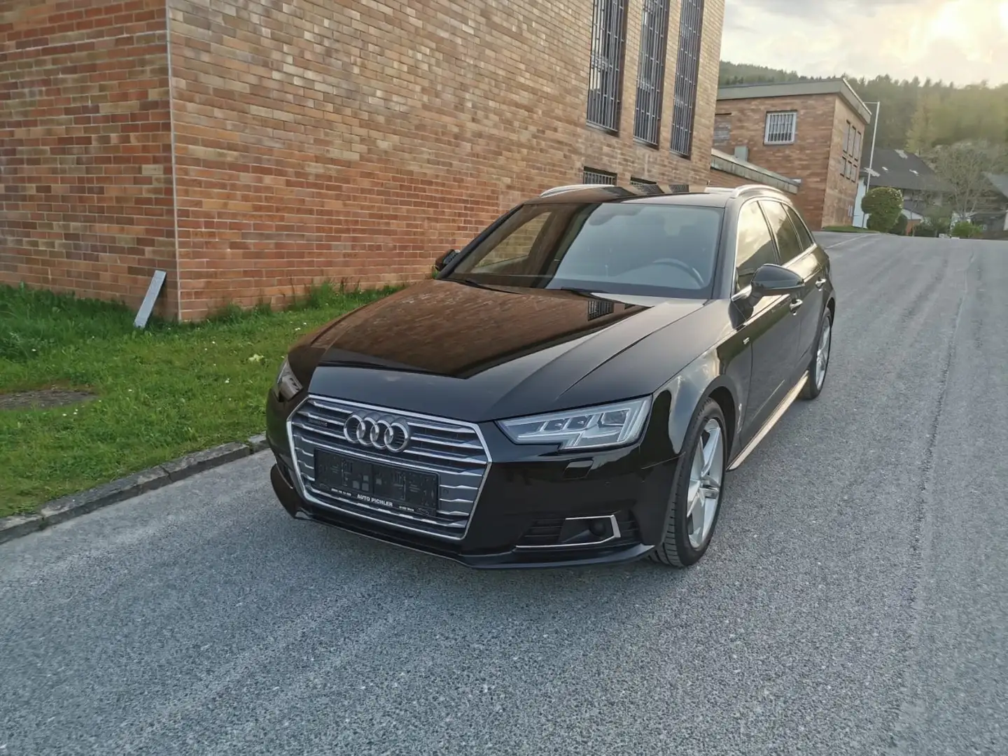 Audi A4 Avant 2,0 TDI quattro Sport S-tronic Zwart - 1