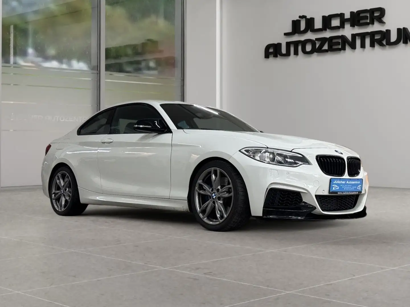 BMW 235 i Coupe Aut., Insp. Neu, 1 Jahr Garantie Blanc - 1