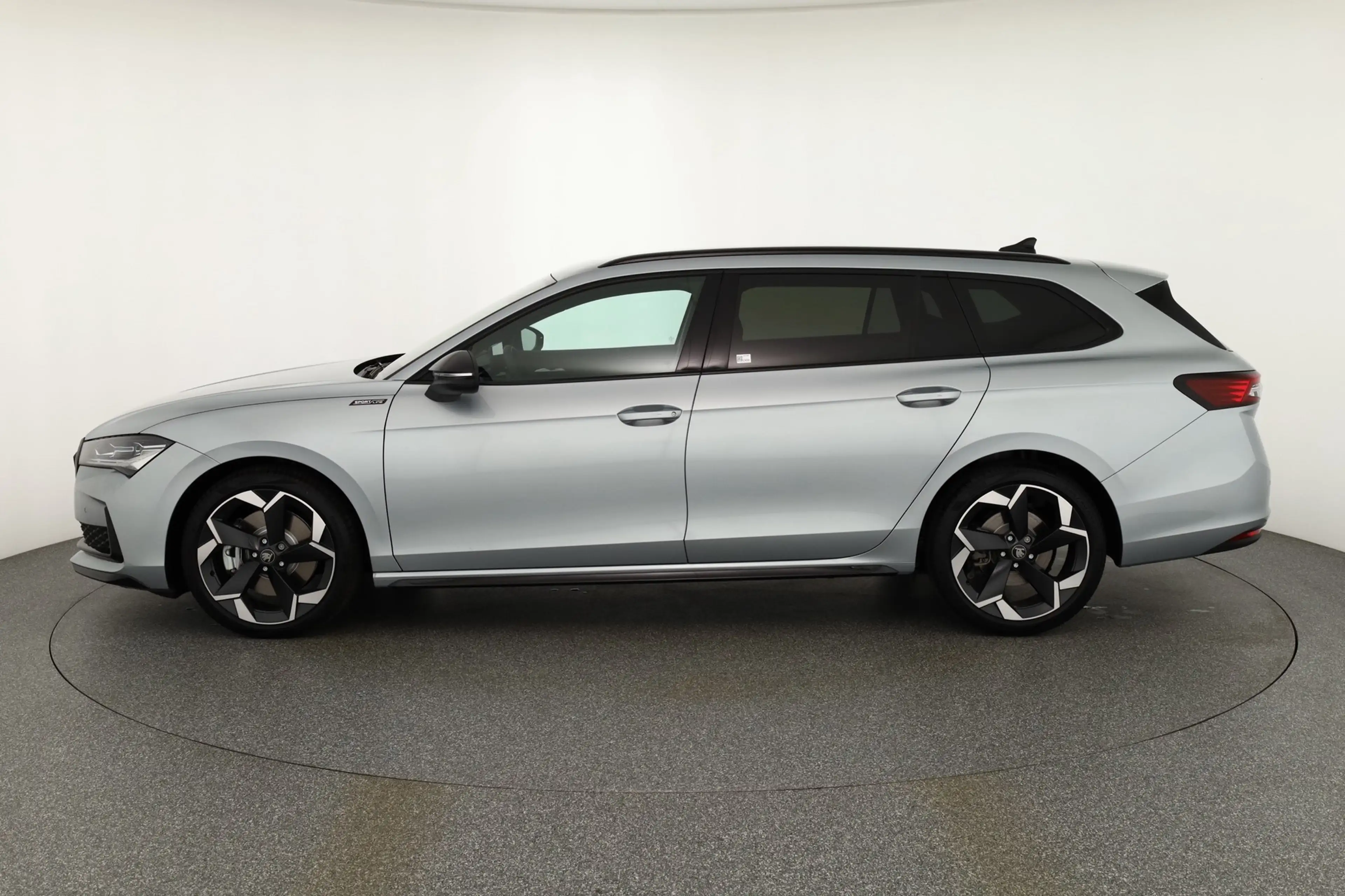 Skoda Superb Combi Sportline 2.0 TSI DSG LED ACC AHK — photo 2