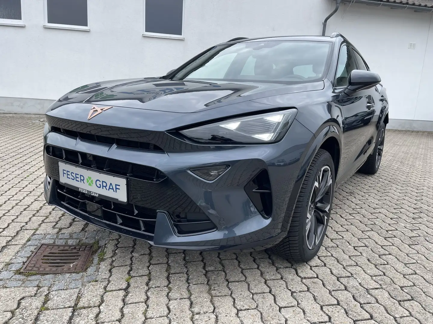 CUPRA Formentor 1.5 eTSI DSG eHECK KAM NAVI SHZ Grau - 2