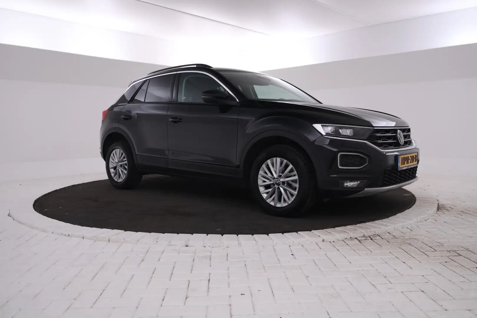 Volkswagen T-Roc 1.0 TSI Style Business extreem weinig kms! Zwart - 2