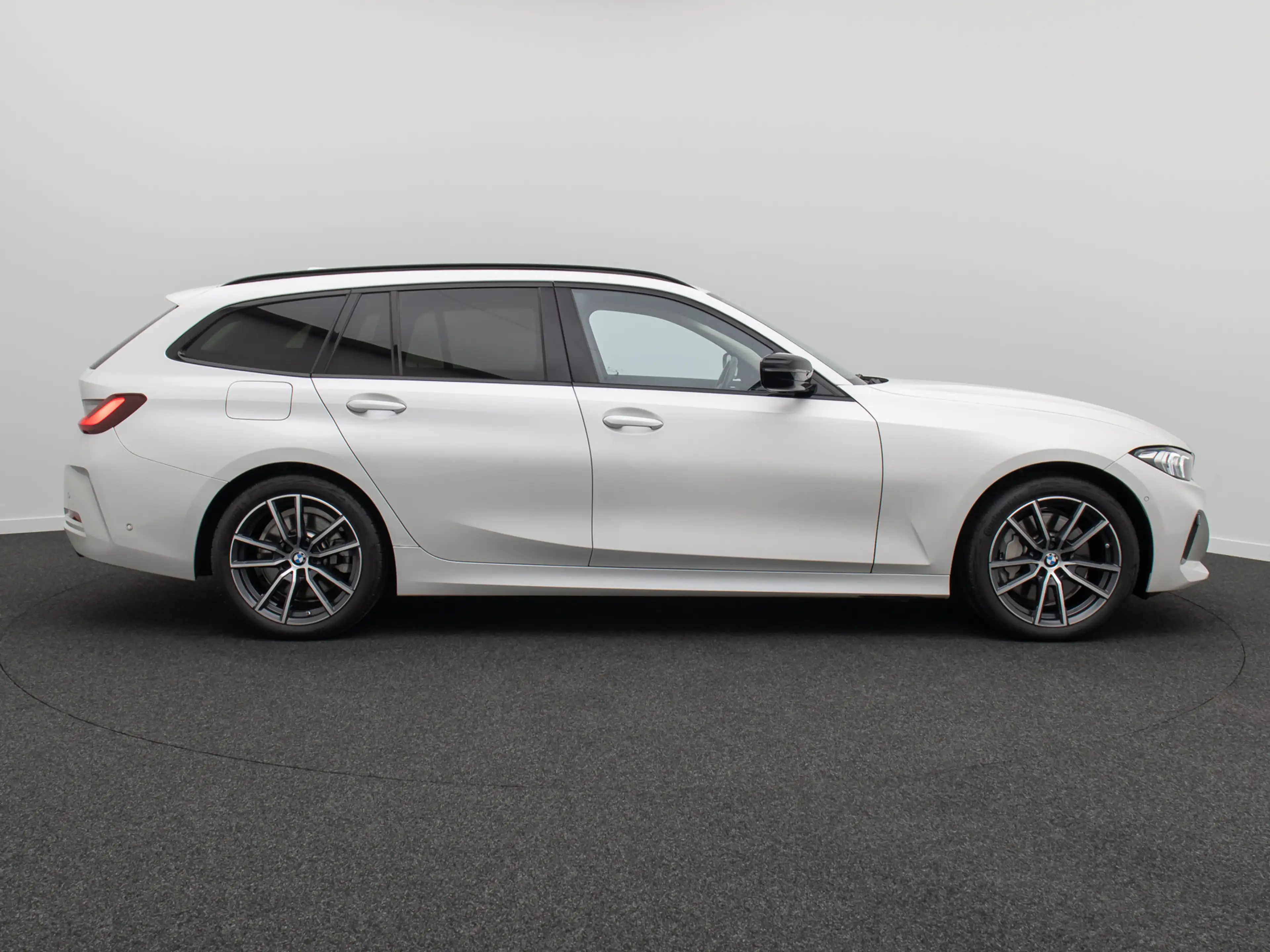 BMW 330 Komfort HUD Kamera H K Leder Sport 18Zoll — photo 5