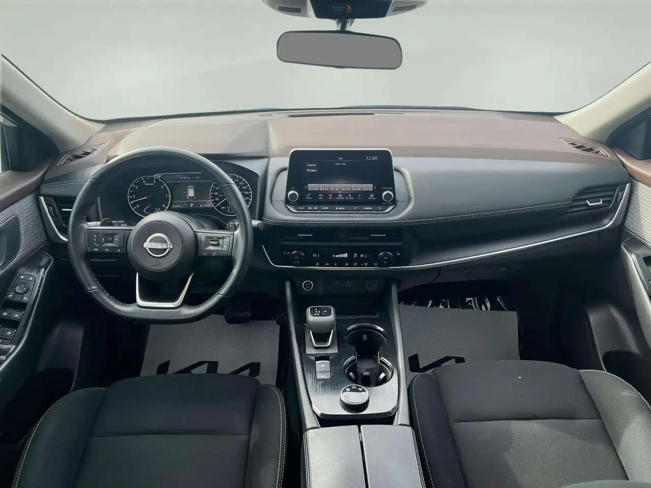Nissan Rogue снимка Nissan Rogue