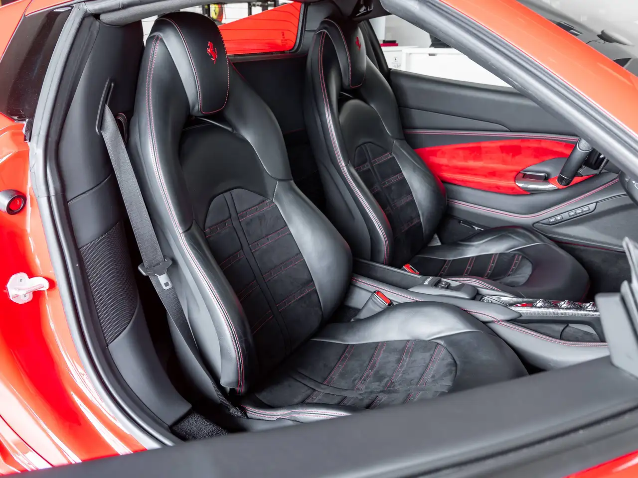 Ferrari F8 Spider снимка Ferrari F8 Spider