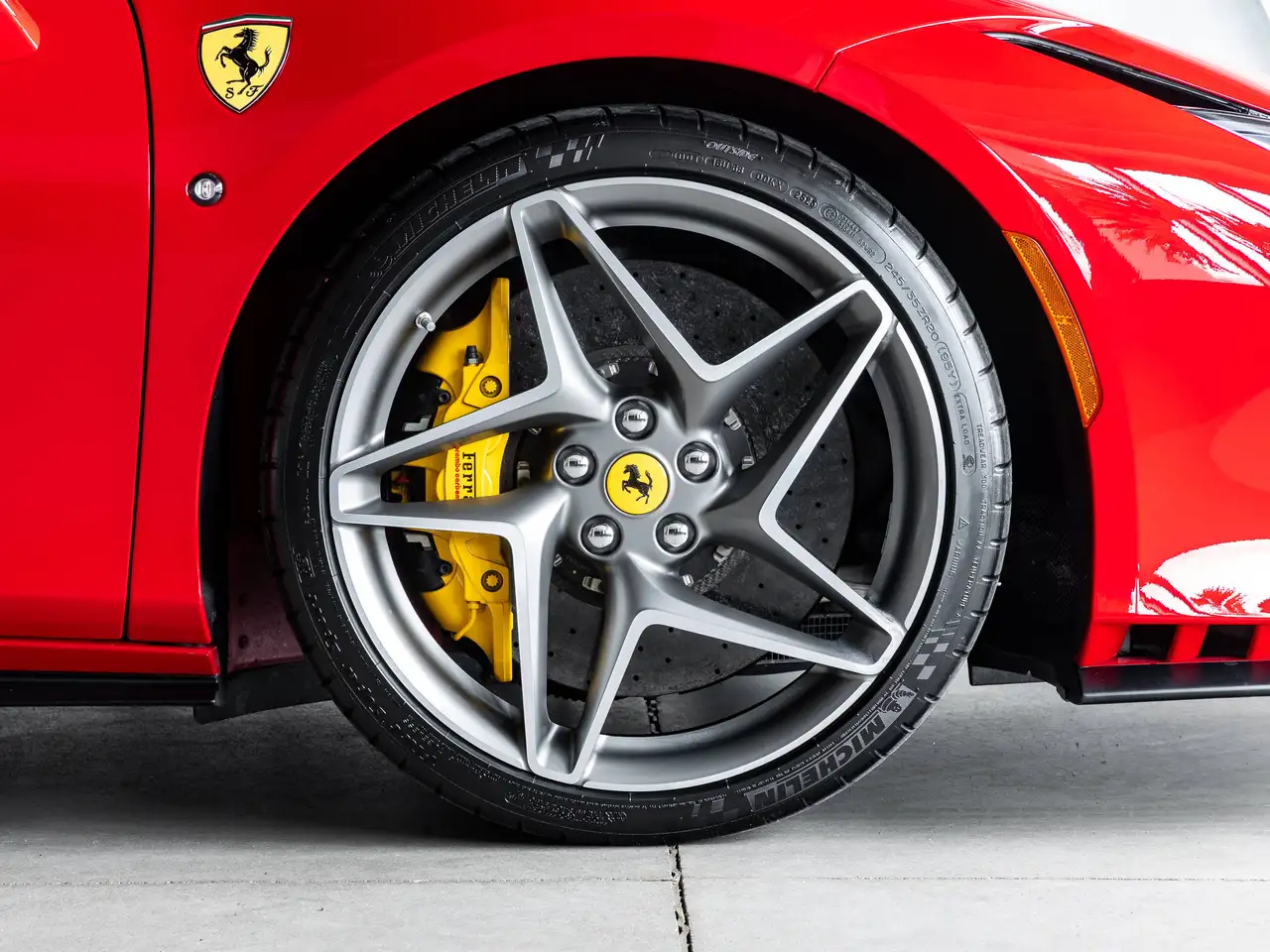 Ferrari F8 Spider снимка Ferrari F8 Spider