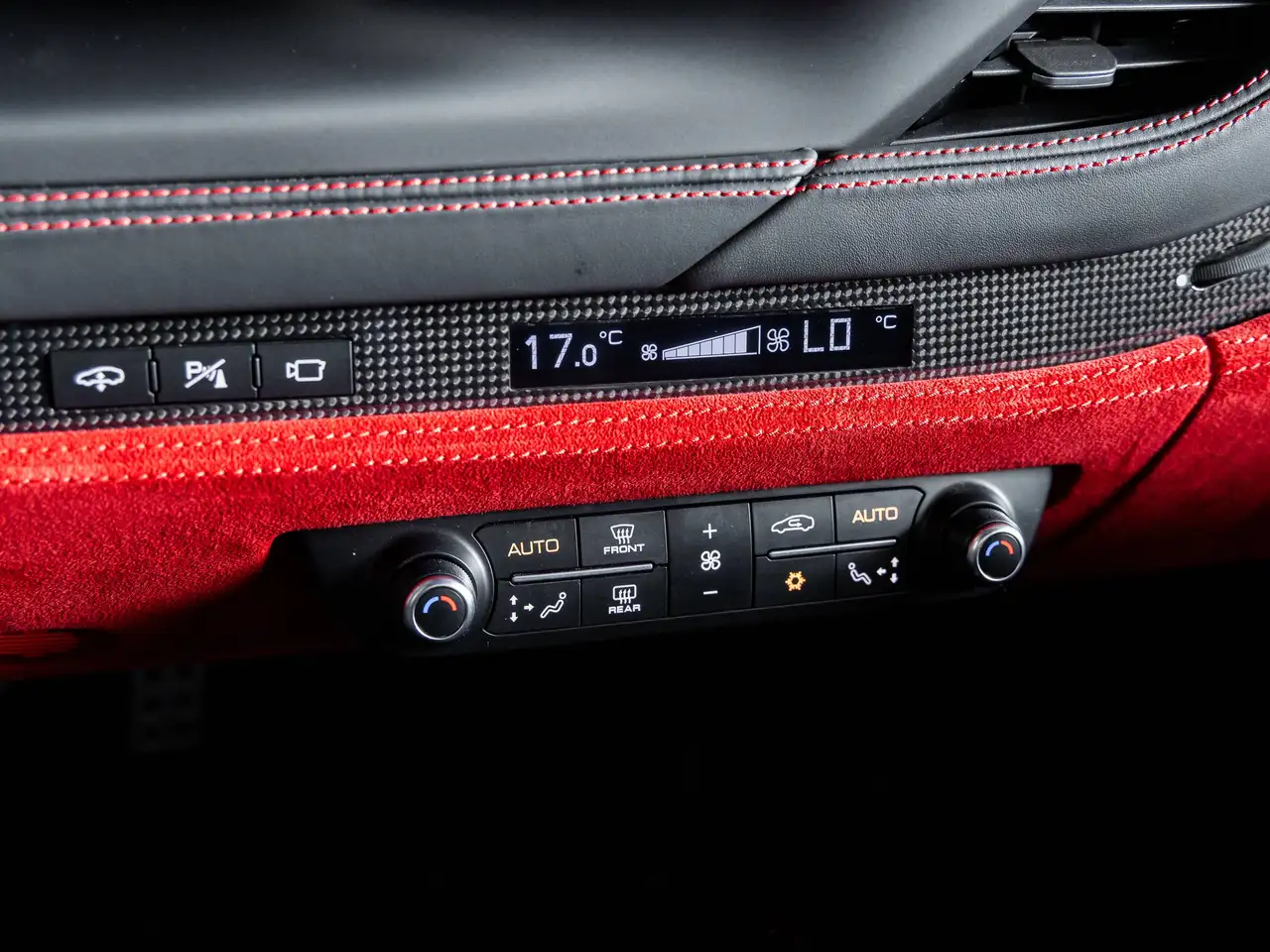 Ferrari F8 Spider снимка Ferrari F8 Spider