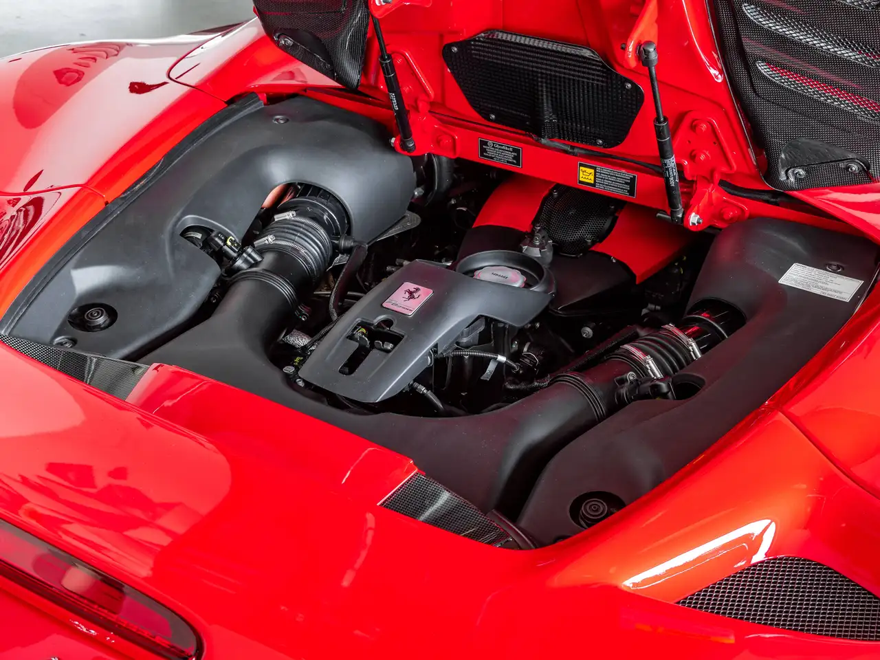 Ferrari F8 Spider снимка Ferrari F8 Spider