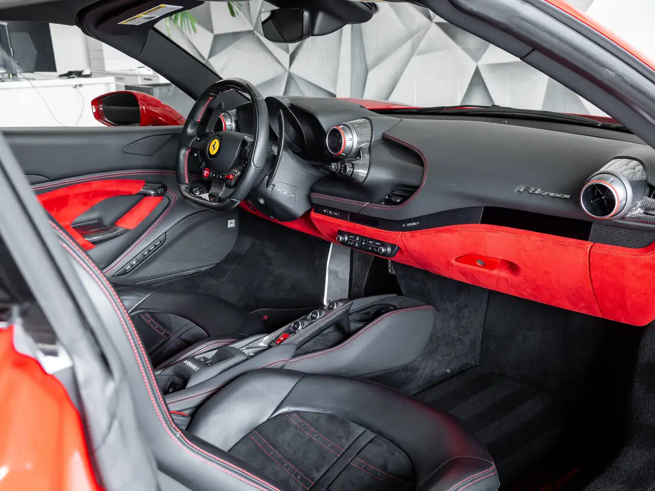 Ferrari F8 Spider снимка Ferrari F8 Spider