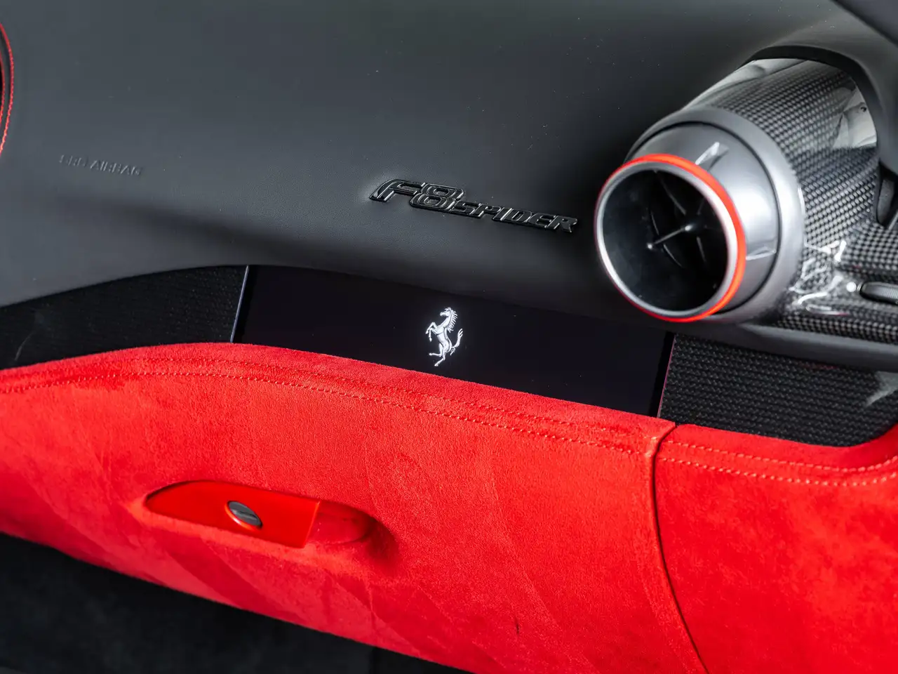 Ferrari F8 Spider снимка Ferrari F8 Spider