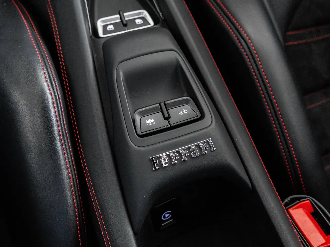 Ferrari F8 Spider снимка Ferrari F8 Spider