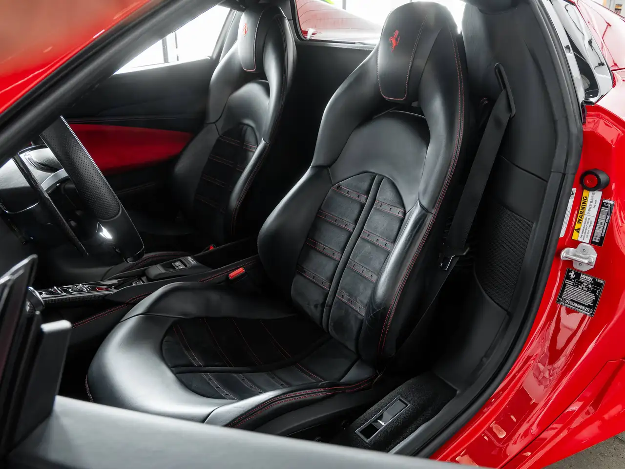 Ferrari F8 Spider снимка Ferrari F8 Spider