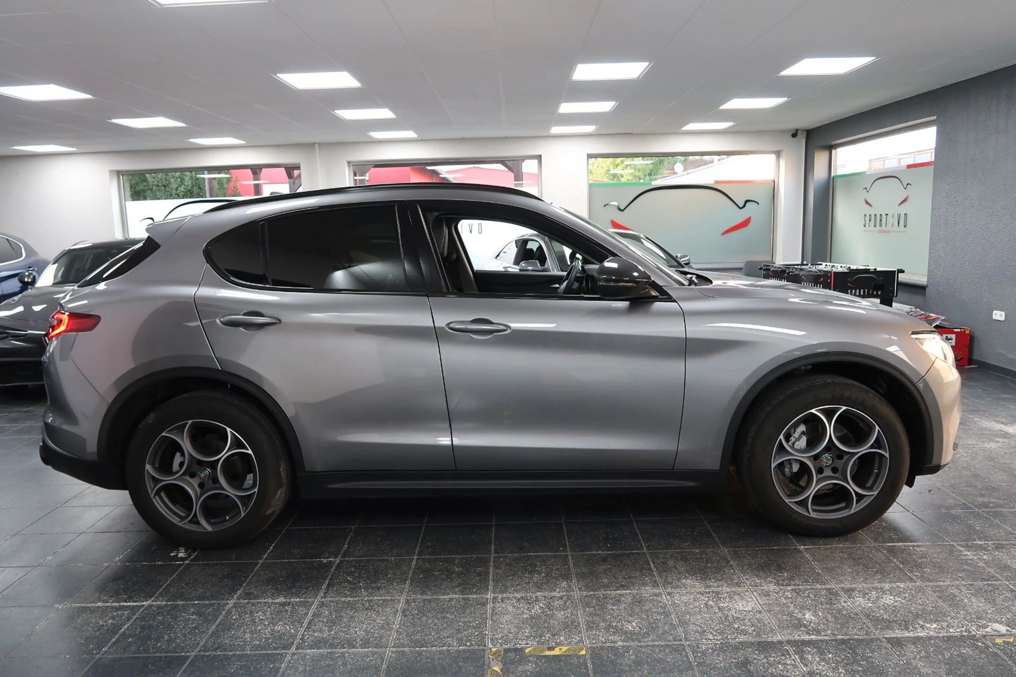 Alfa Romeo Stelvio B-Tech Q4*Carplay*BLS*AHK*KEYLESS*BI-XEN — photo 4