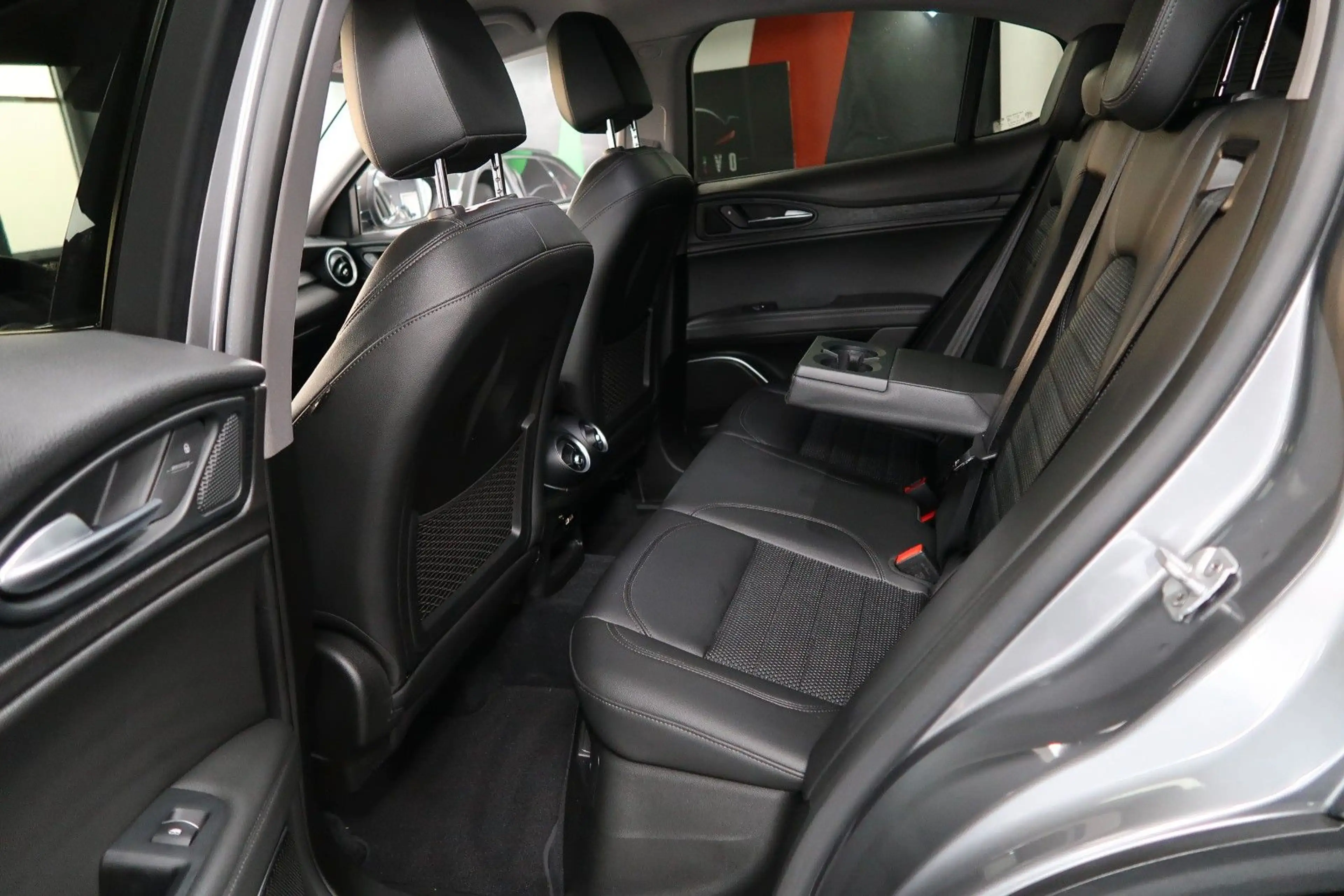 Alfa Romeo Stelvio B-Tech Q4*Carplay*BLS*AHK*KEYLESS*BI-XEN — photo 13