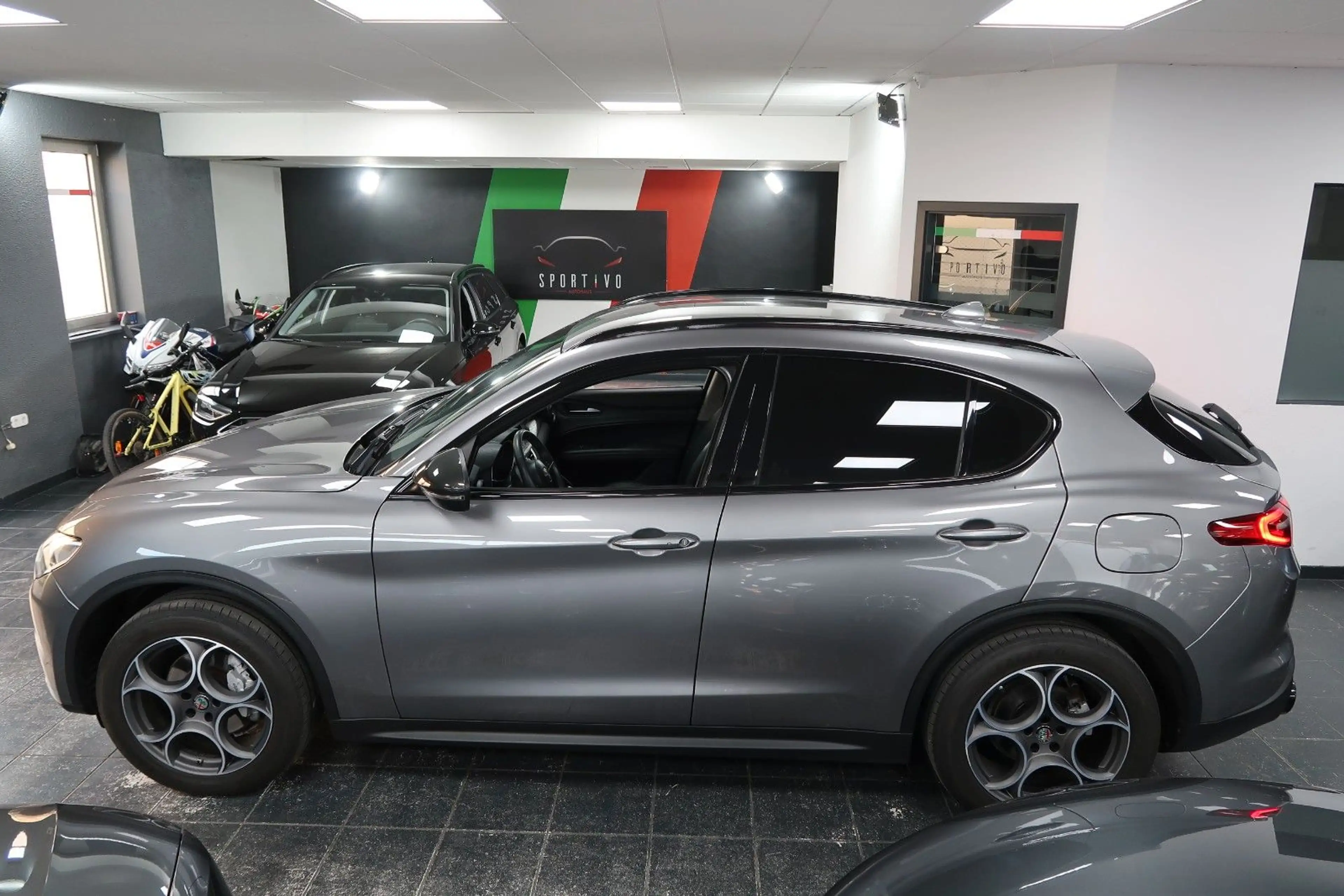 Alfa Romeo Stelvio B-Tech Q4*Carplay*BLS*AHK*KEYLESS*BI-XEN — photo 7