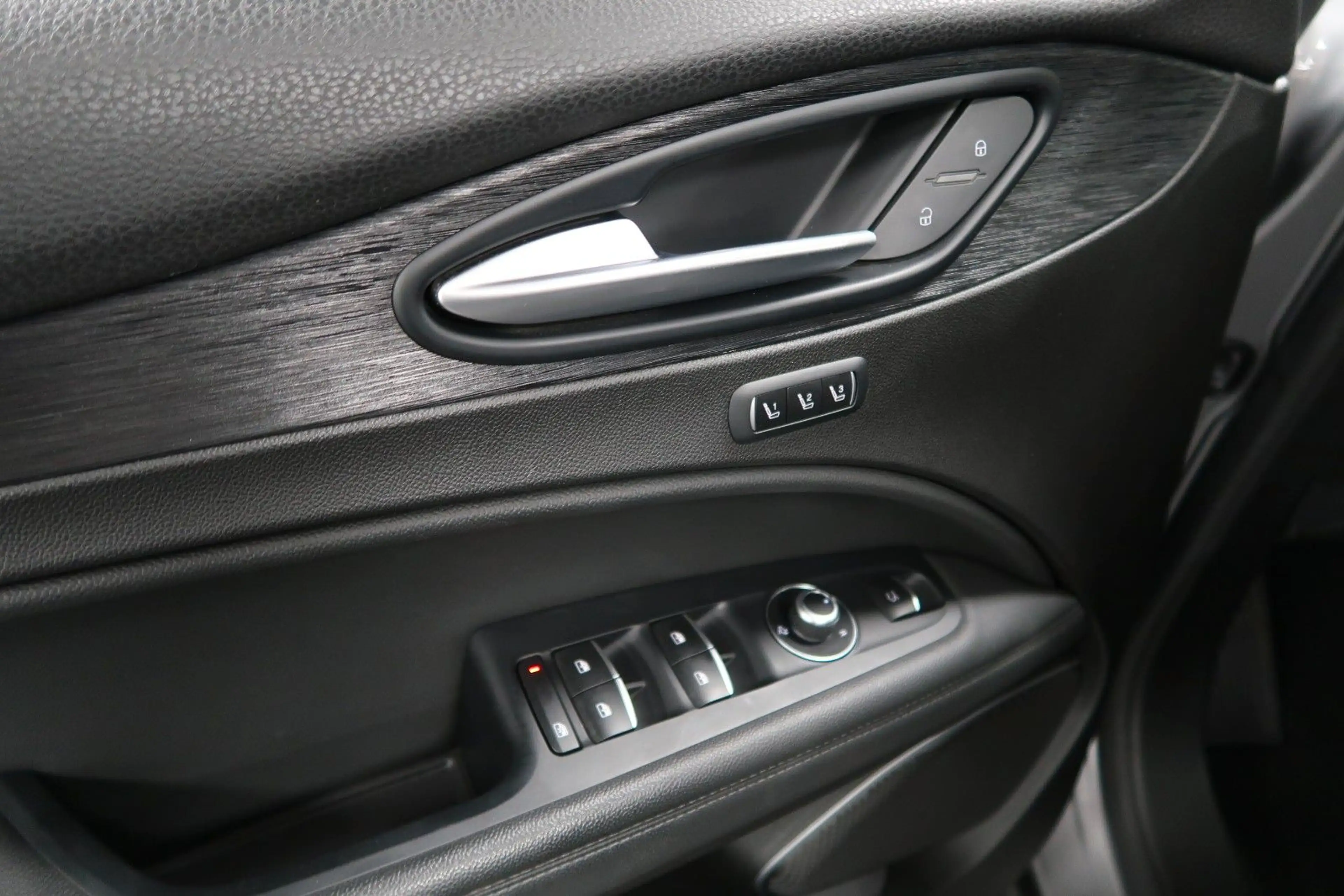 Alfa Romeo Stelvio B-Tech Q4*Carplay*BLS*AHK*KEYLESS*BI-XEN — photo 10