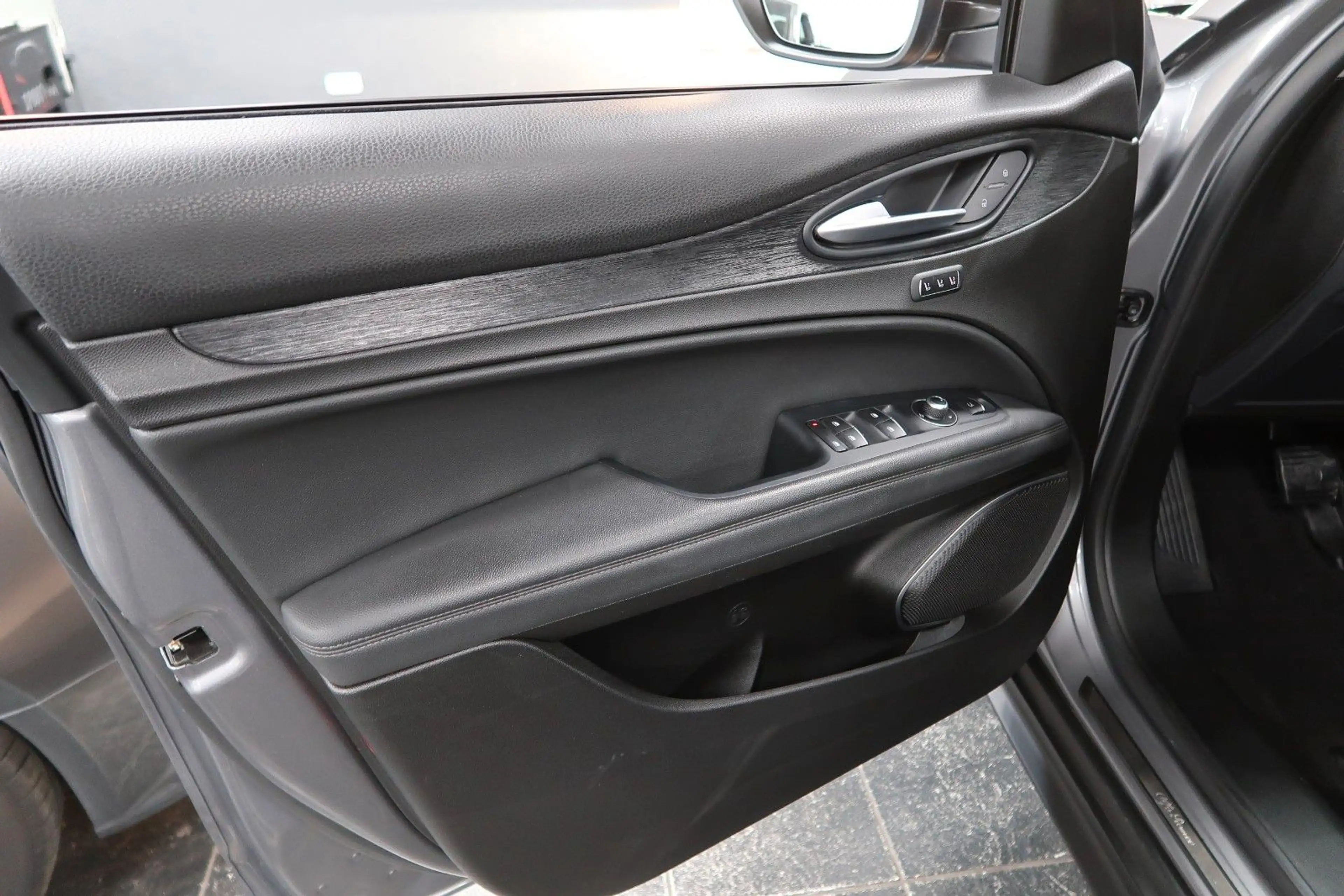 Alfa Romeo Stelvio B-Tech Q4*Carplay*BLS*AHK*KEYLESS*BI-XEN — photo 9